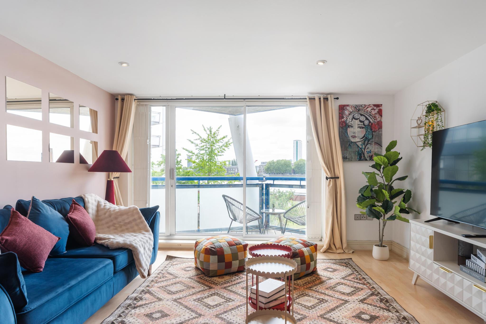 Amazing London Thames River View Apartment 2BR 2Bath Balcony Suit Family with Parking — London, England — vacation rental