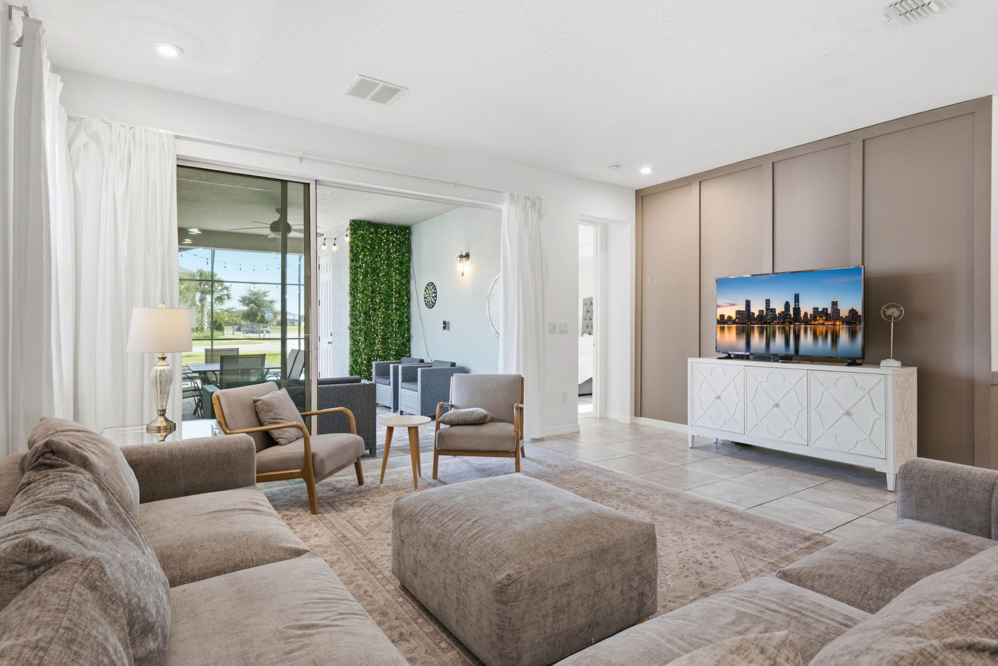 Stunning Retreat, Private Pool, Perfect Location