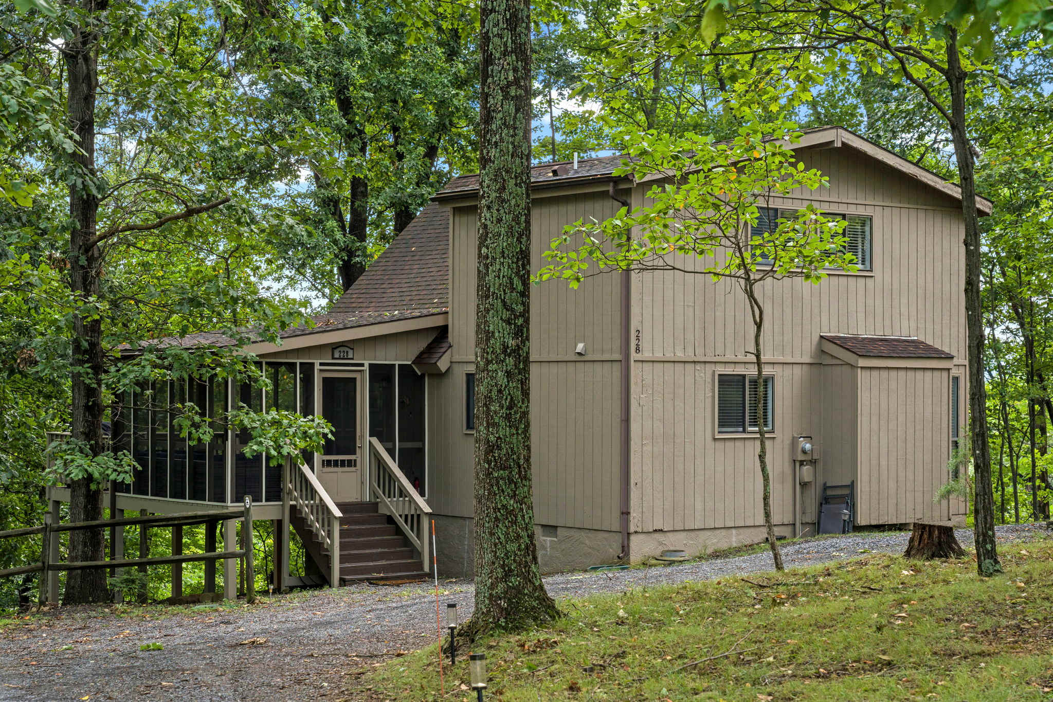 Cozy Woods Retreat w/Screened Porch & Fire Pit