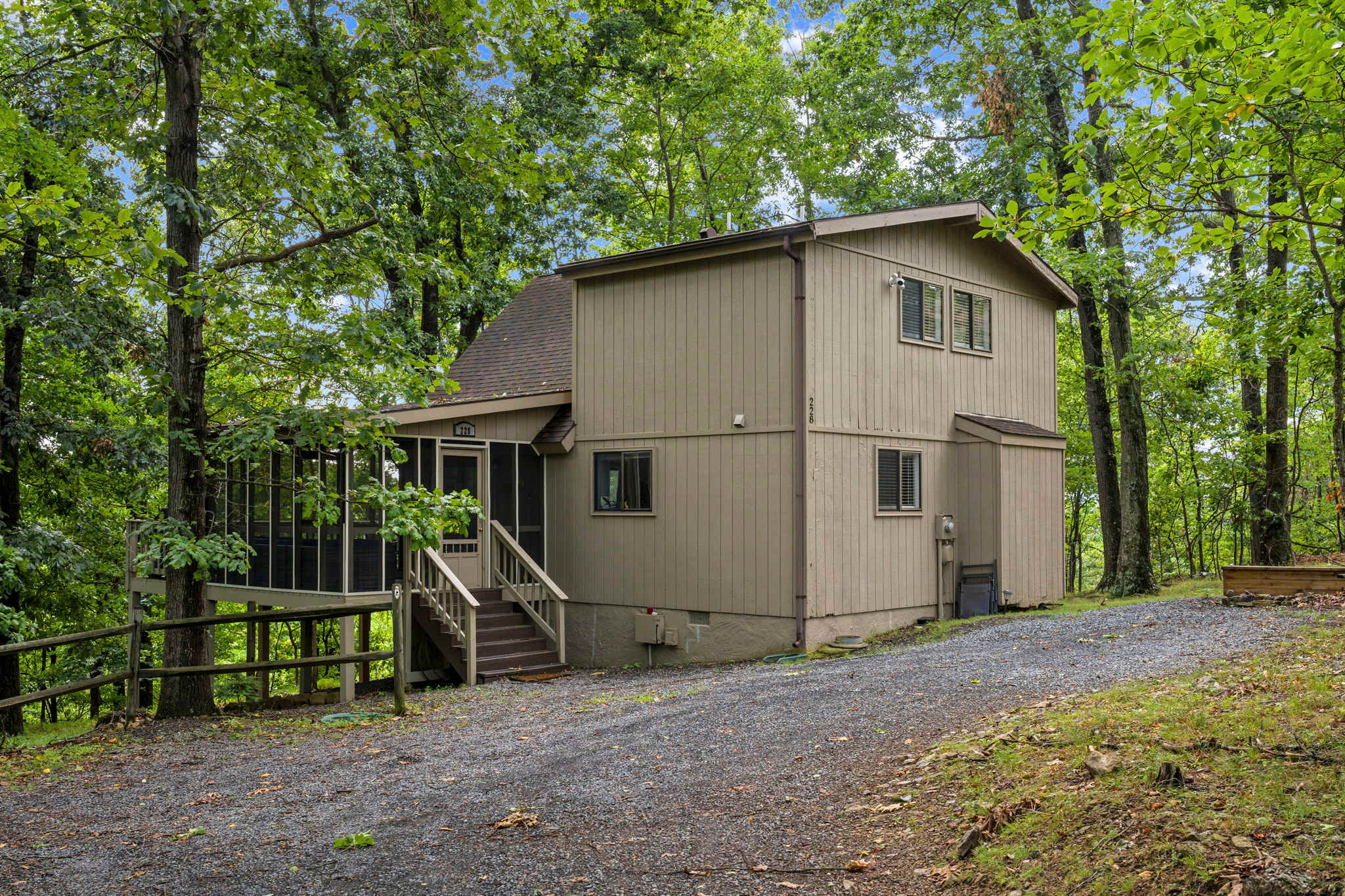 The property offers on-site parking for 3 vehicles, making it easy for families and groups to arrive and stay comfortably. Ample driveway space allows for convenient unloading and easy in-and-out access throughout your stay.