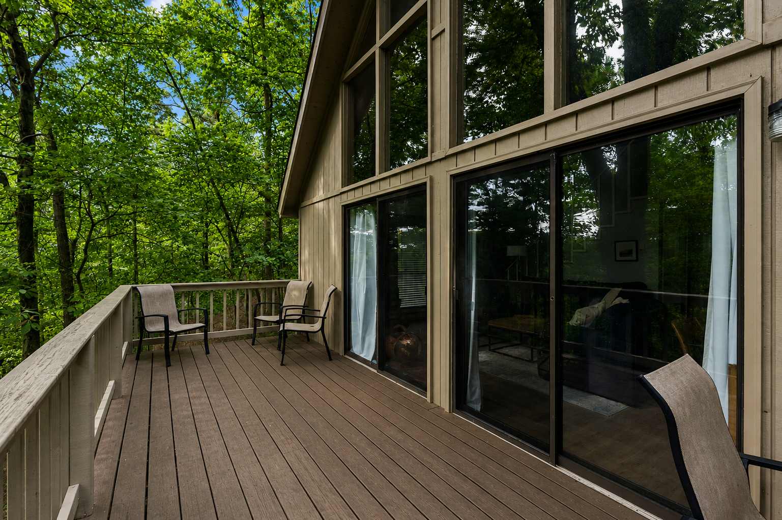 Head out to explore nearby trails, and come back in the evening for dinner on the deck