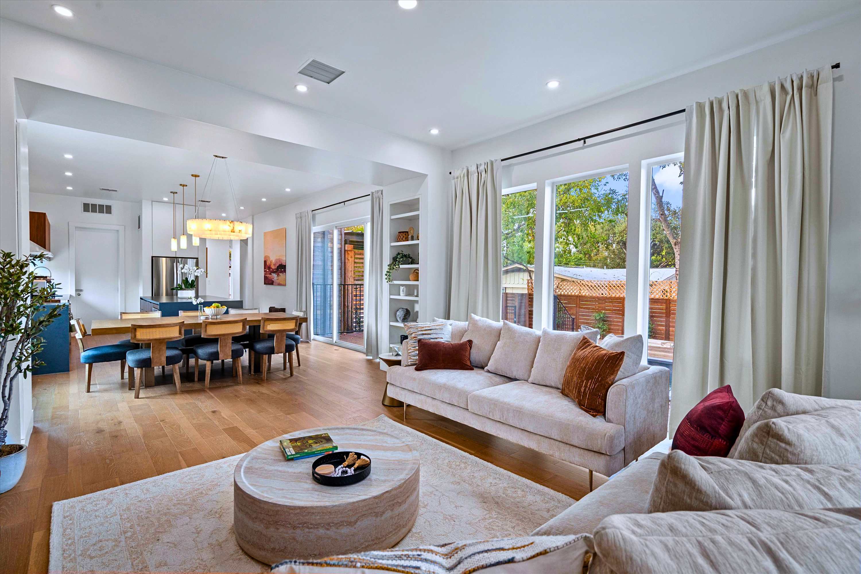 Beautifully Designed Access Flow Between Living and Dining