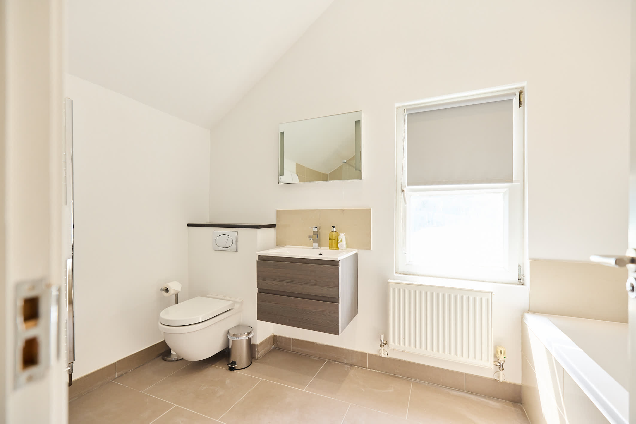 The Haymarket Loft & Garden House in Haymarket Road 7 CB3 0BQ - Property image 35 - VivreStays
