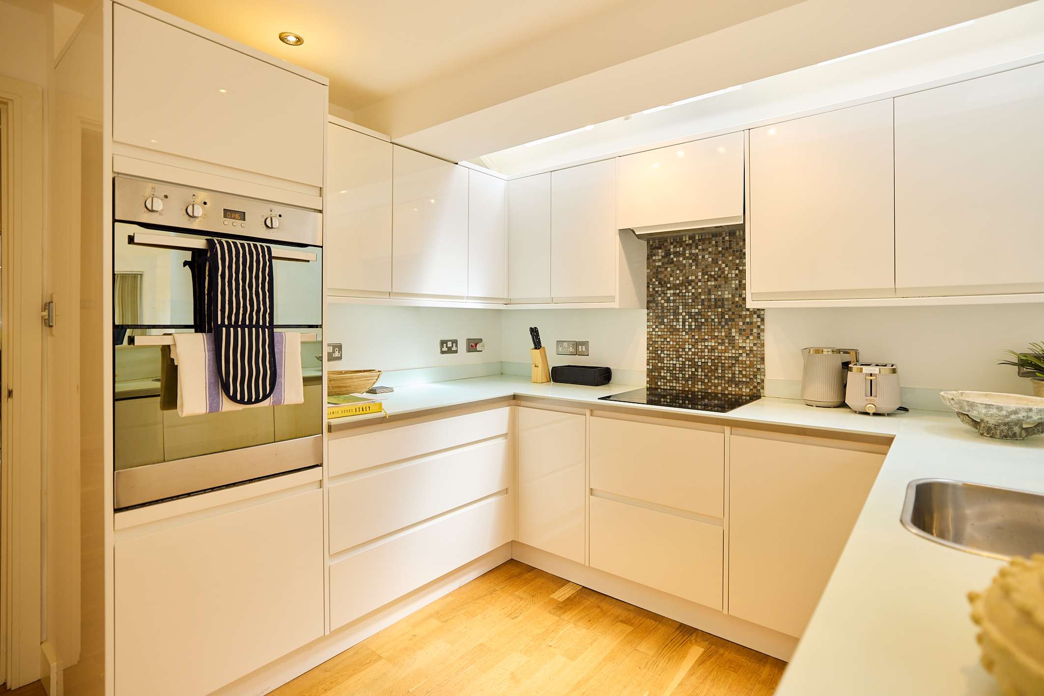 The Haymarket Loft & Garden House in Haymarket Road 7 CB3 0BQ - Property image 6 - VivreStays