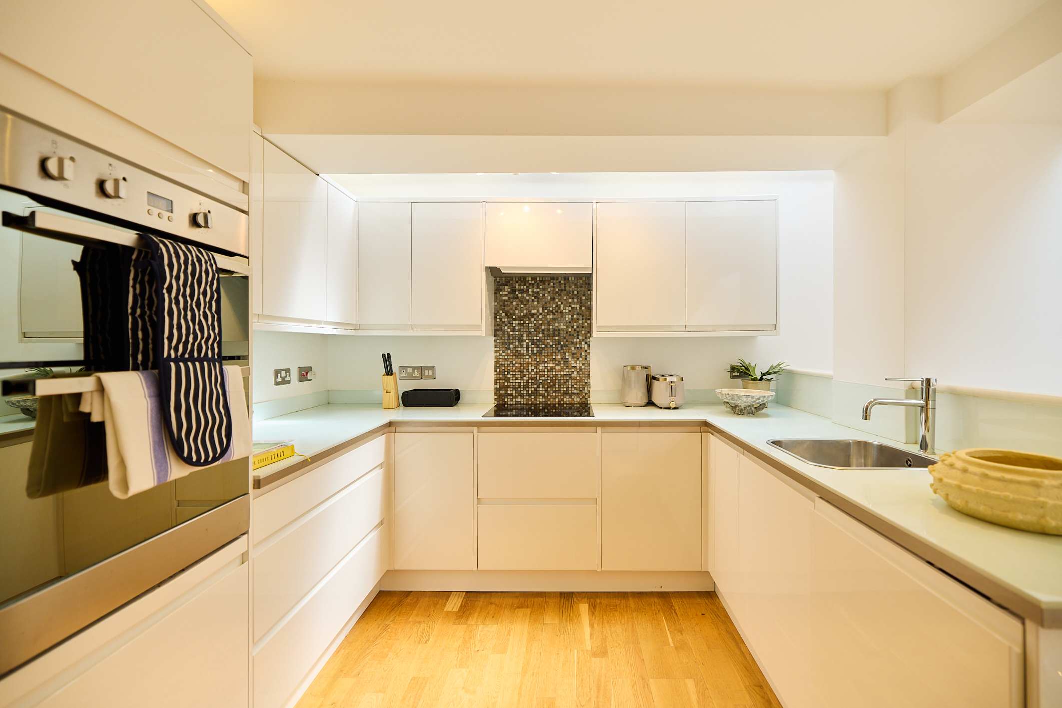 The Haymarket Loft & Garden House in Haymarket Road 7 CB3 0BQ - Property image 8 - VivreStays
