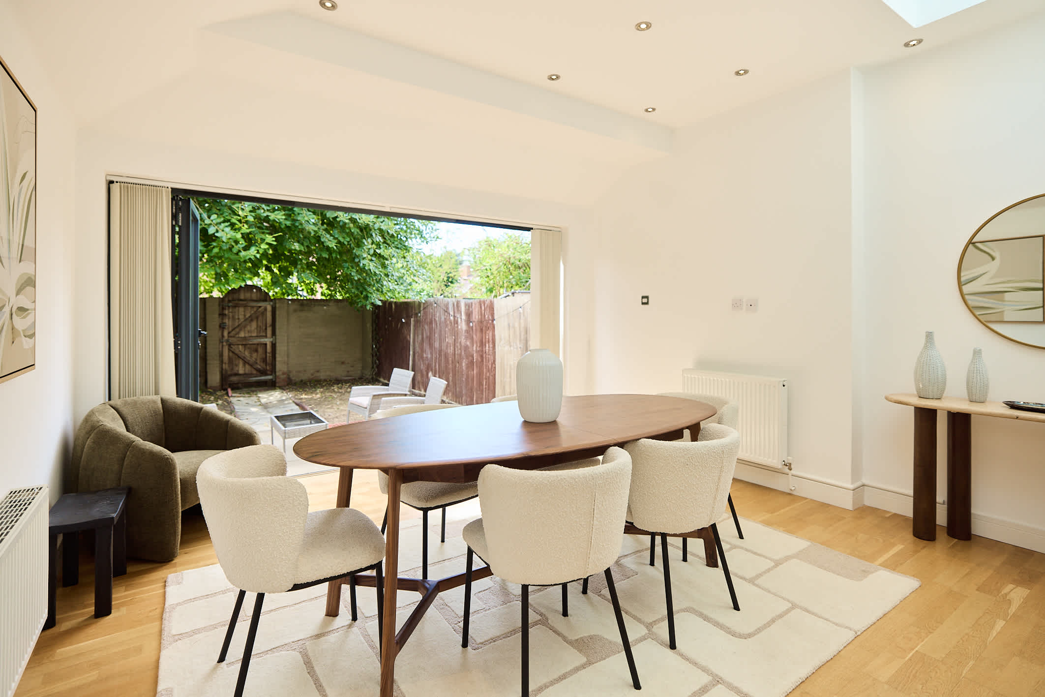 The Haymarket Loft & Garden House in Haymarket Road 7 CB3 0BQ - Property image 12 - VivreStays