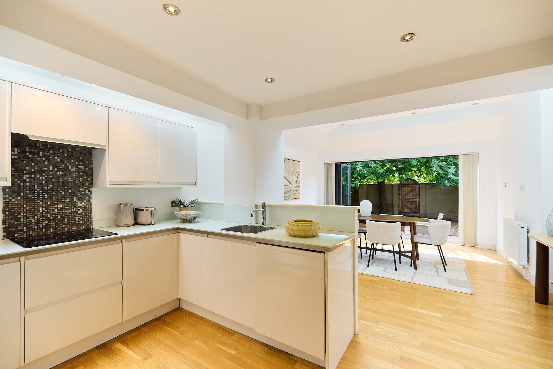 The Haymarket Loft & Garden House in Haymarket Road 7 CB3 0BQ - Property image 9 - VivreStays