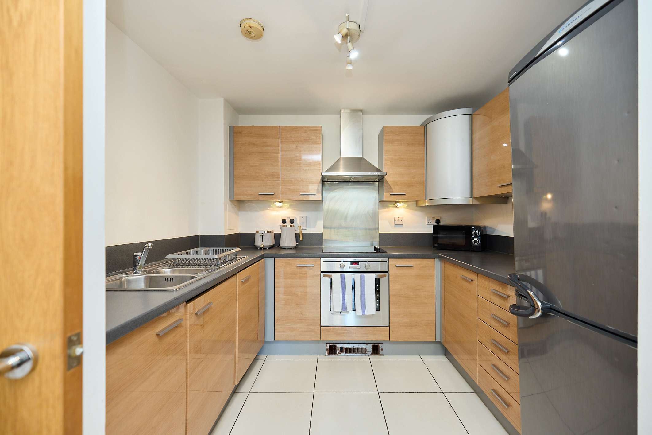 The Flat That Looked East in Flat 91 The Lock Building, 72 High Street, Stratford E15 2QG - Property image 5 - VivreStays