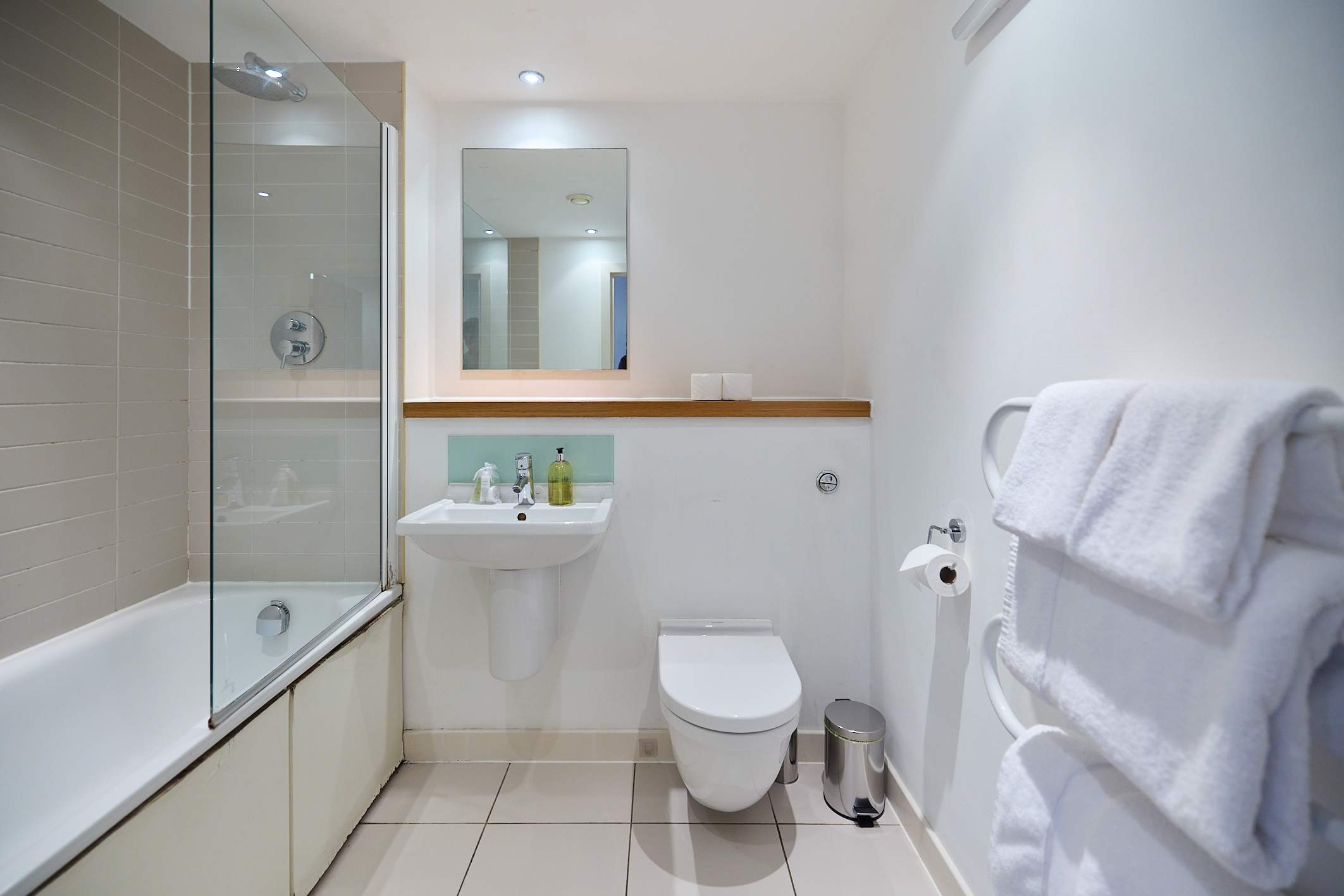 The Flat That Looked East in Flat 91 The Lock Building, 72 High Street, Stratford E15 2QG - Property image 15 - VivreStays