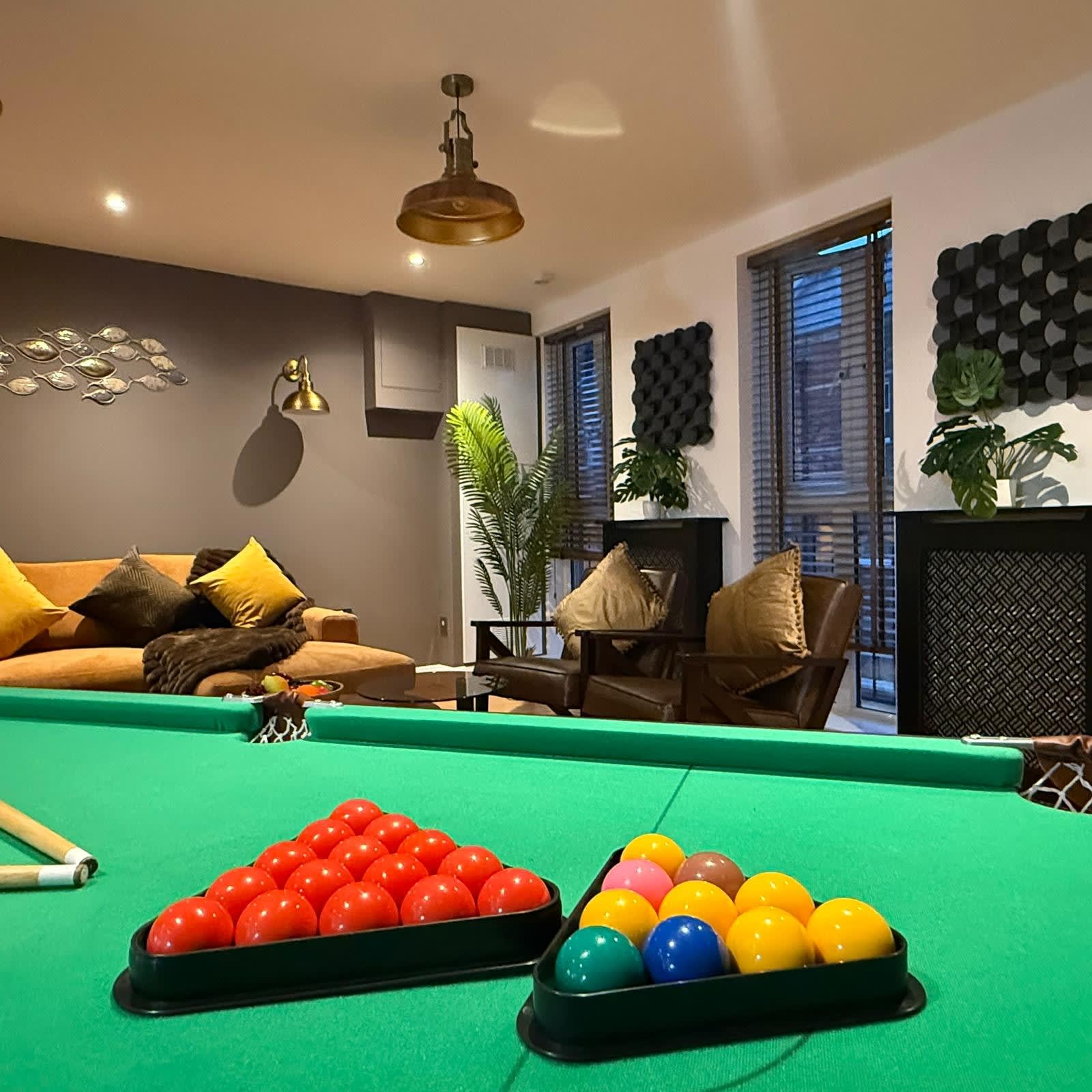 Spacious Living Room Shoreditch 1BR Sleeps 4 — London, England — vacation rental