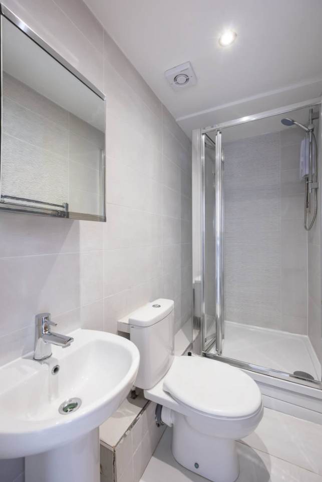 Brighton | Sleeps 13 | Beach Walk & Hove Centre in Western Road 60 BN3 1DA - Property image 4 - VivreStays