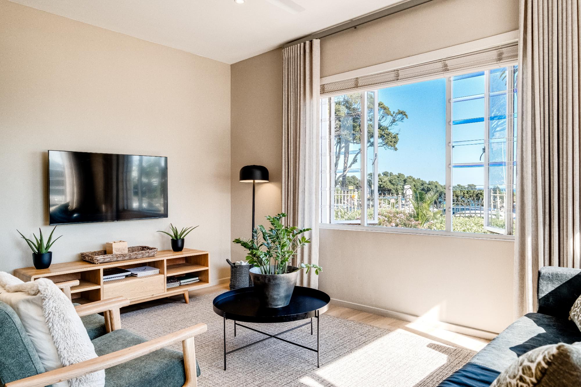Camps Bay Stylish 2bed by the Tidal Pool Tidescape 7