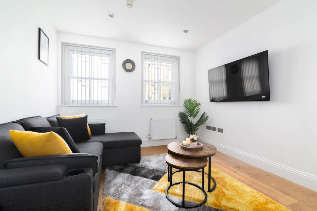 Stylish Brick Lane Apartment with Balcony Sleeps 4 — London, England — vacation rental