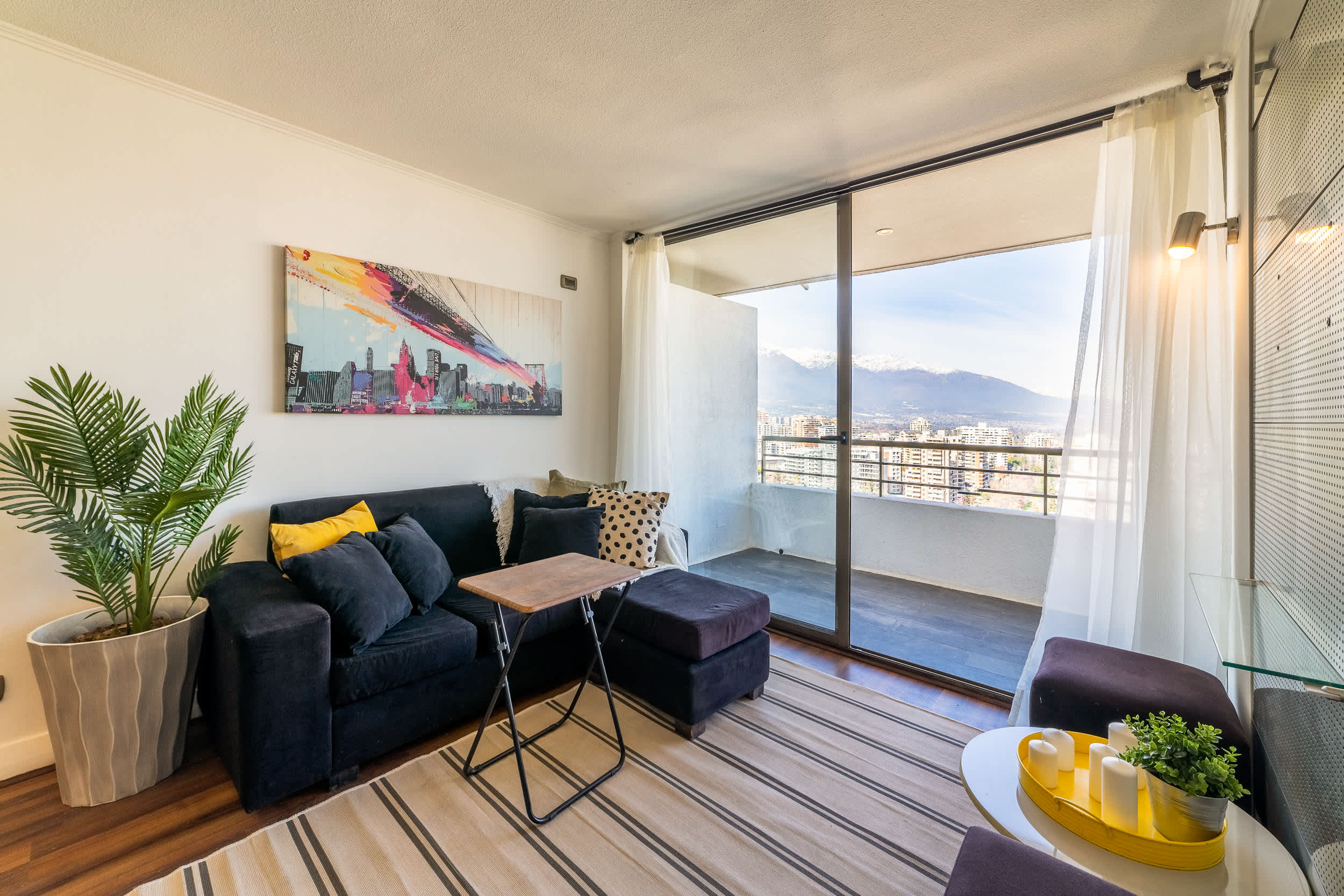 Apartment in Las Condes: Comfort, Pool and Balcony