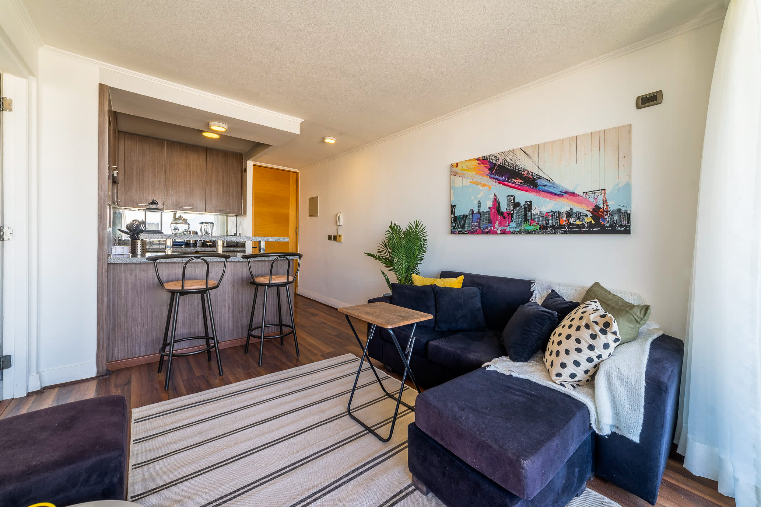 Apartment in Las Condes: Comfort, Pool and Balcony