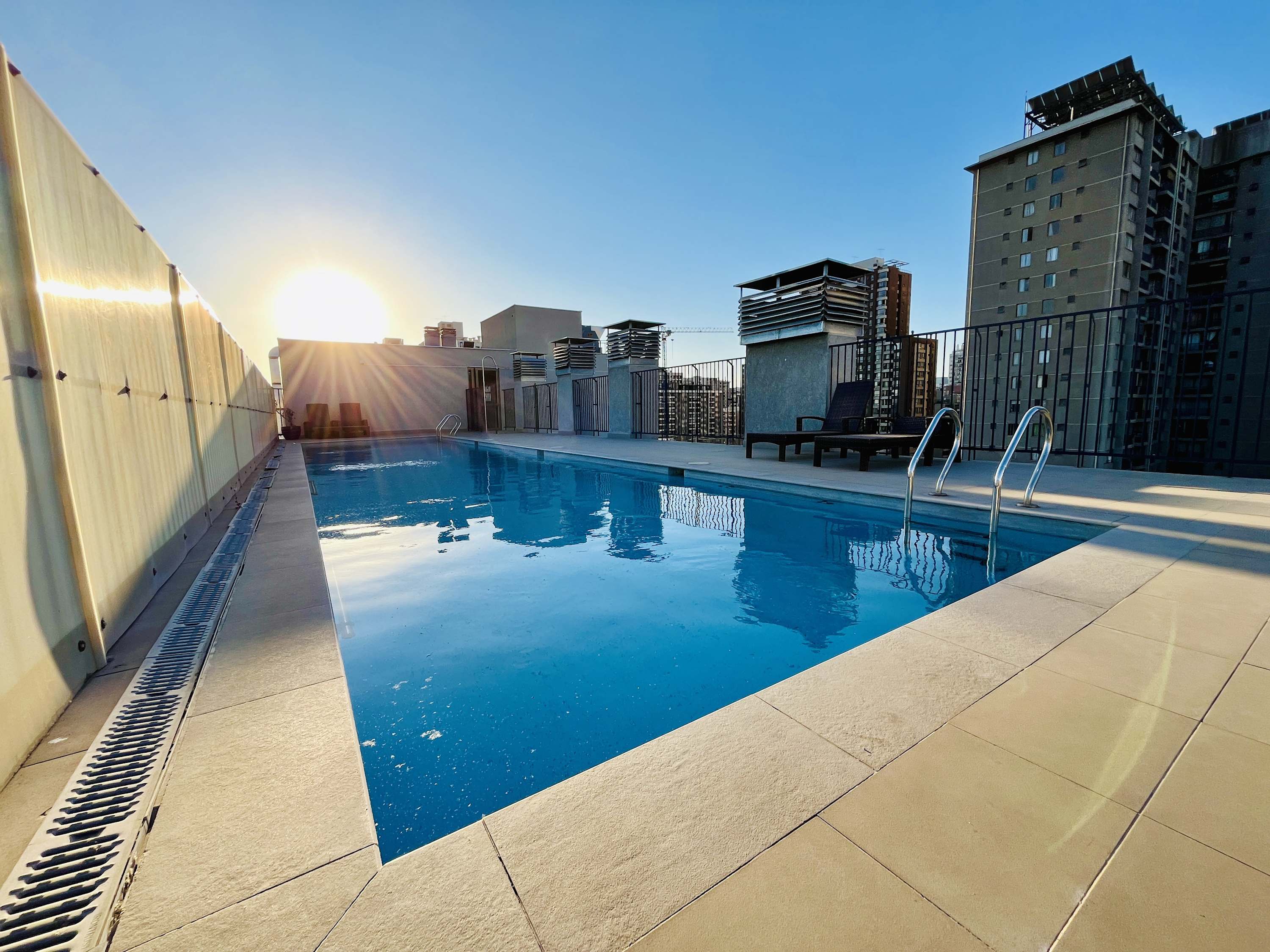 Santiago Panoramic View Apartment: Rooftop Pool