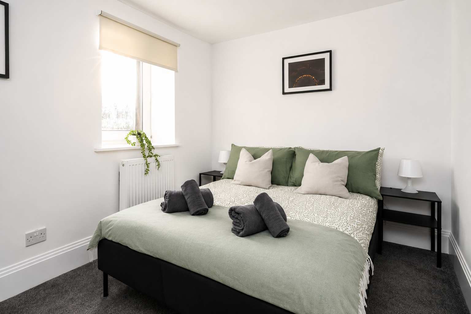 Family, Contractor Stay- Sleeps 8 Scottish Borders - Central Galashiels 5BR in Hall Place 16A TD1 1PH - Property image 2 - VivreStays