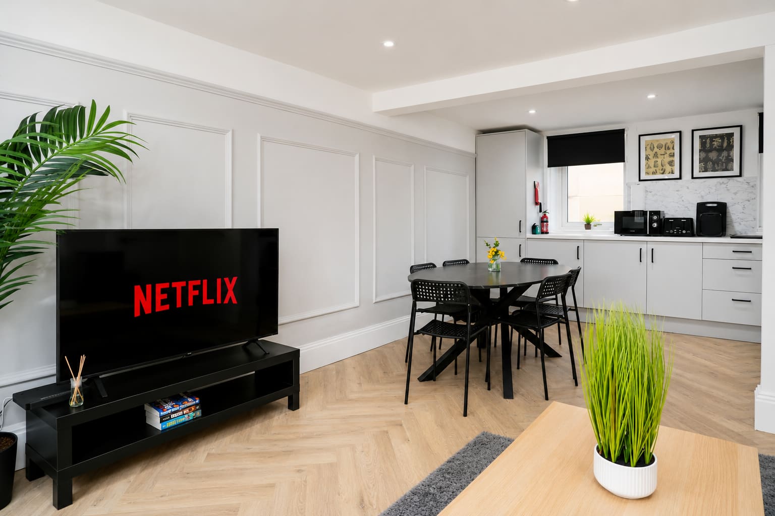 Family, Contractor Stay- Sleeps 8 Scottish Borders - Central Galashiels 5BR in Hall Place 16A TD1 1PH - Property image 5 - VivreStays