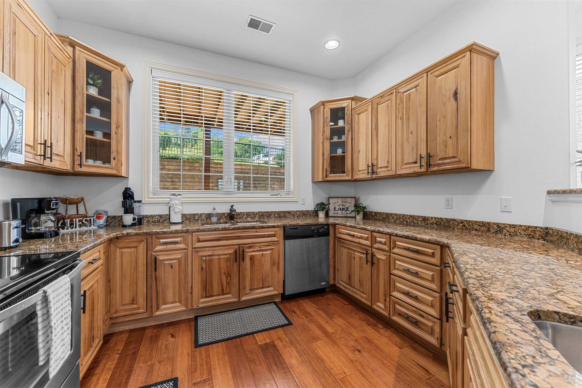 The spacious kitchen is well equipped for an unforgettable getaway​