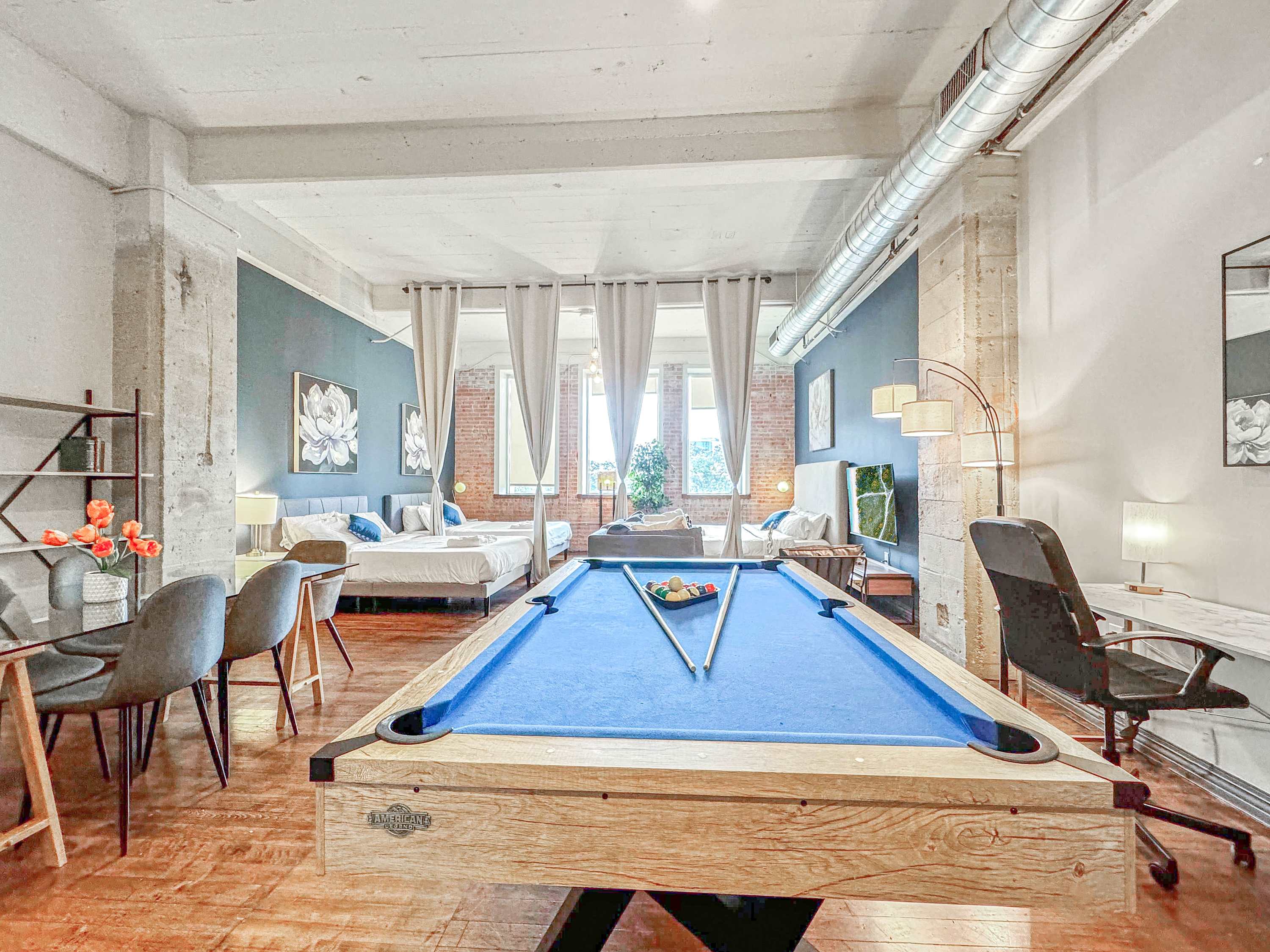 Elegant 2bd | Dt Dallas | Sleeps 16 | Valetparking - Dallas, TX