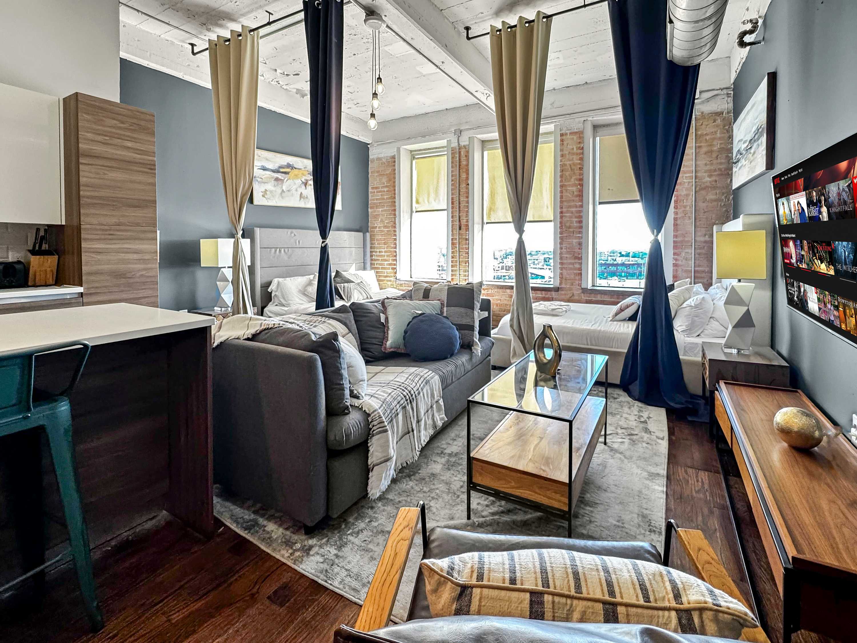 Elegant 3bd | Dt Dallas | Sleeps 16 | Valetparking - Dallas, TX