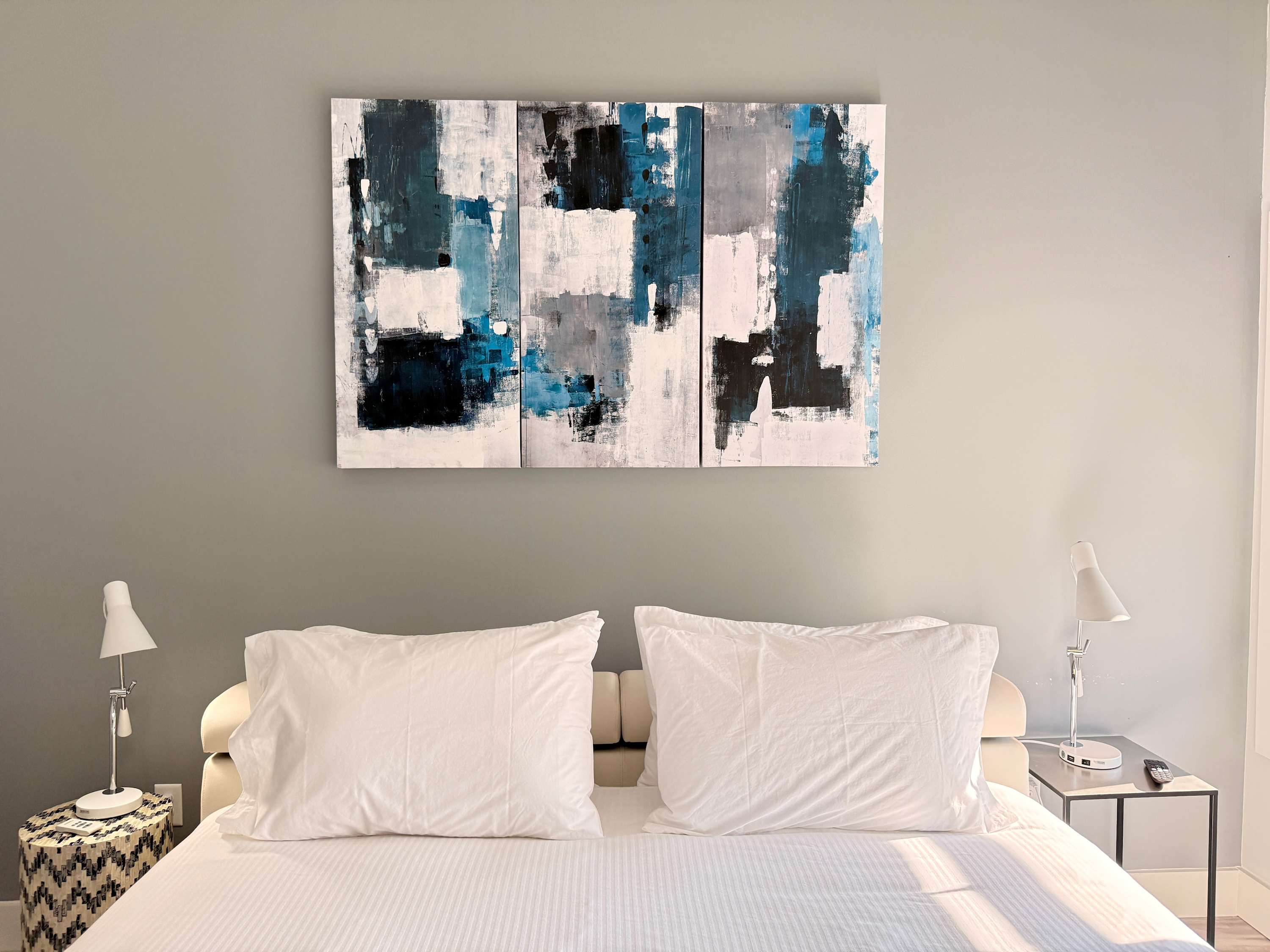 The Flatts at North Shore: Modern Downtown Stay
