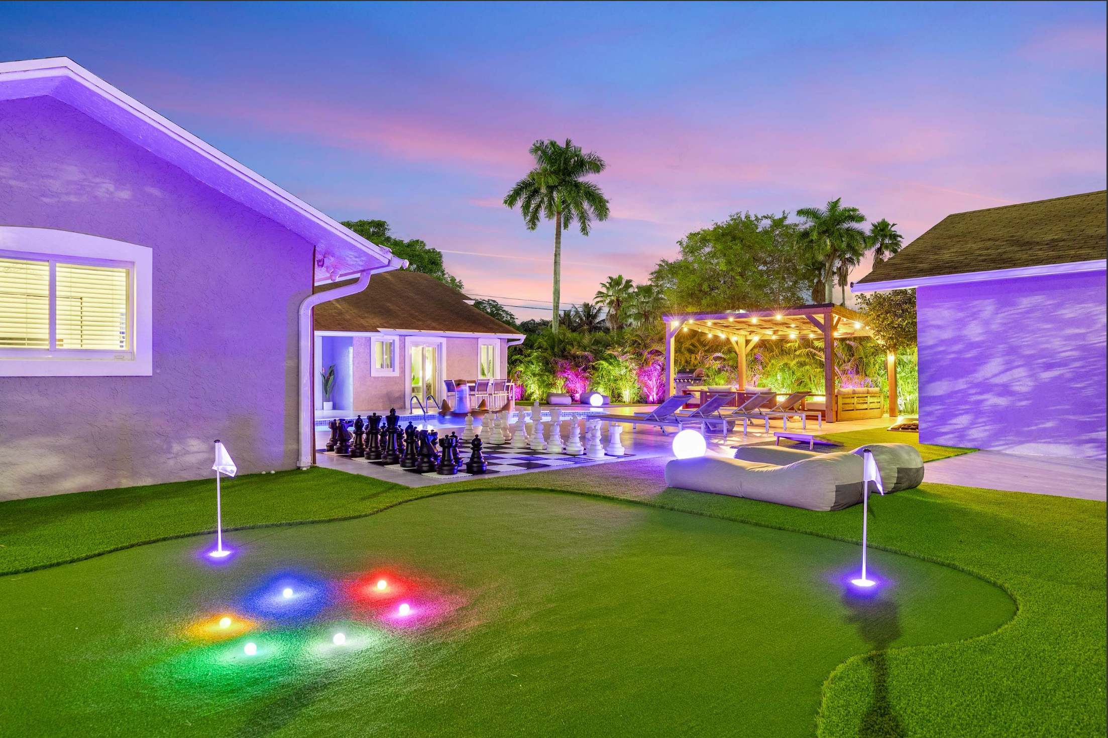 Heated Pool And Gas Fire Pit - Spectacular Tropical Paradise Retreat - Miami Gardens, FL