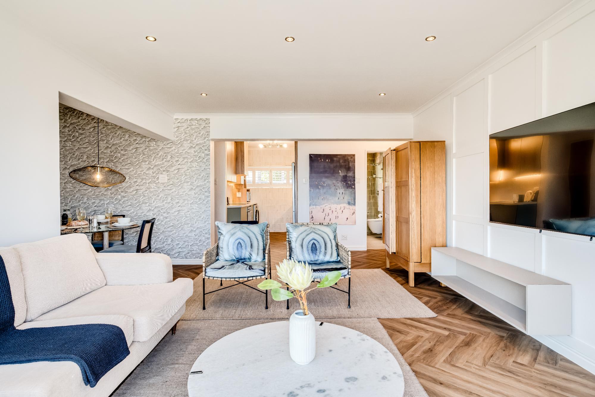 Camps Bay 2 Bed with Sea Views Shoreline Views 9