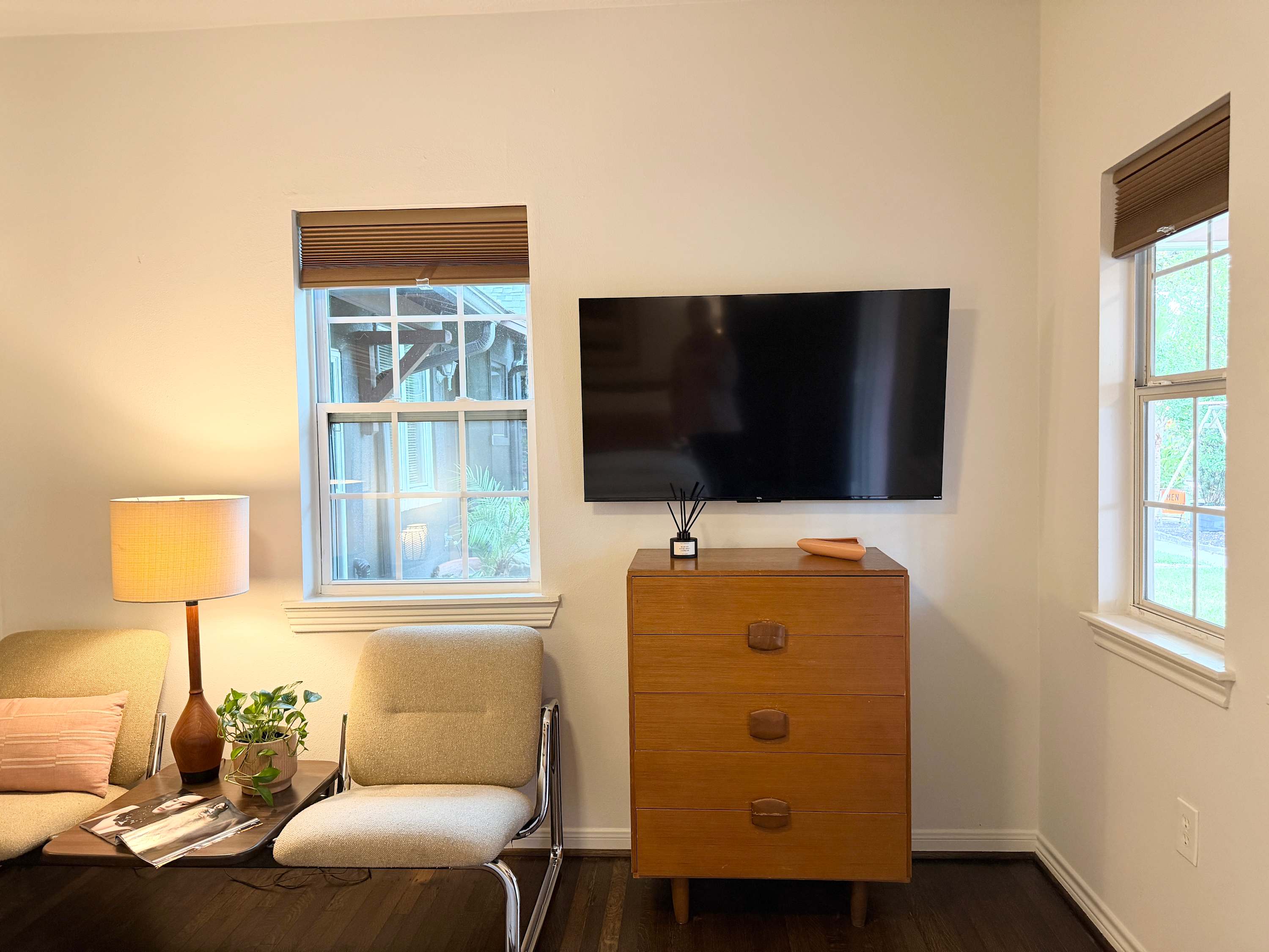 the escape: king bedroom w/pool, hot tub access