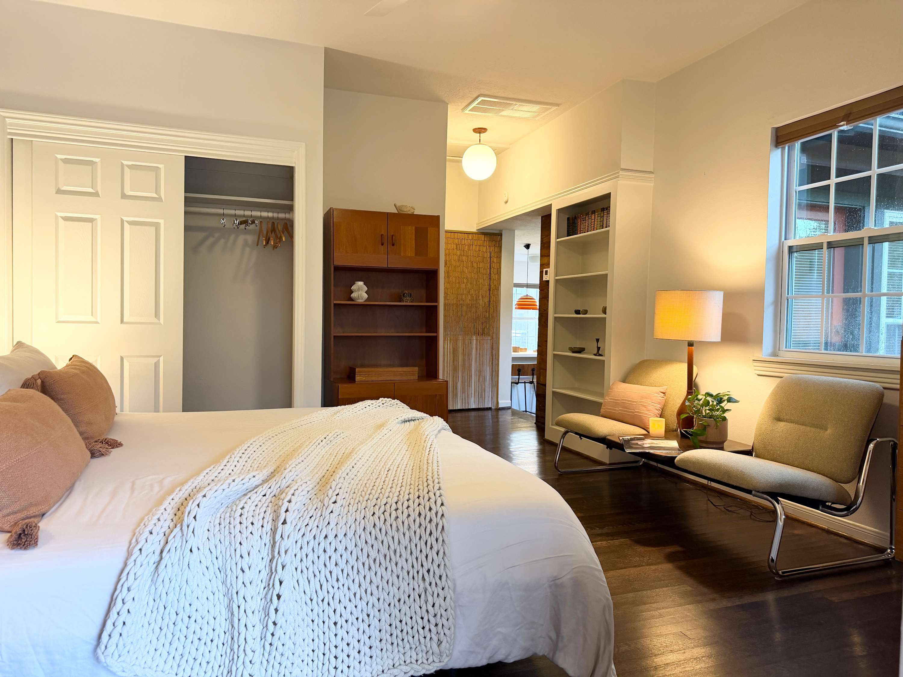 the escape: king bedroom w/pool, hot tub access