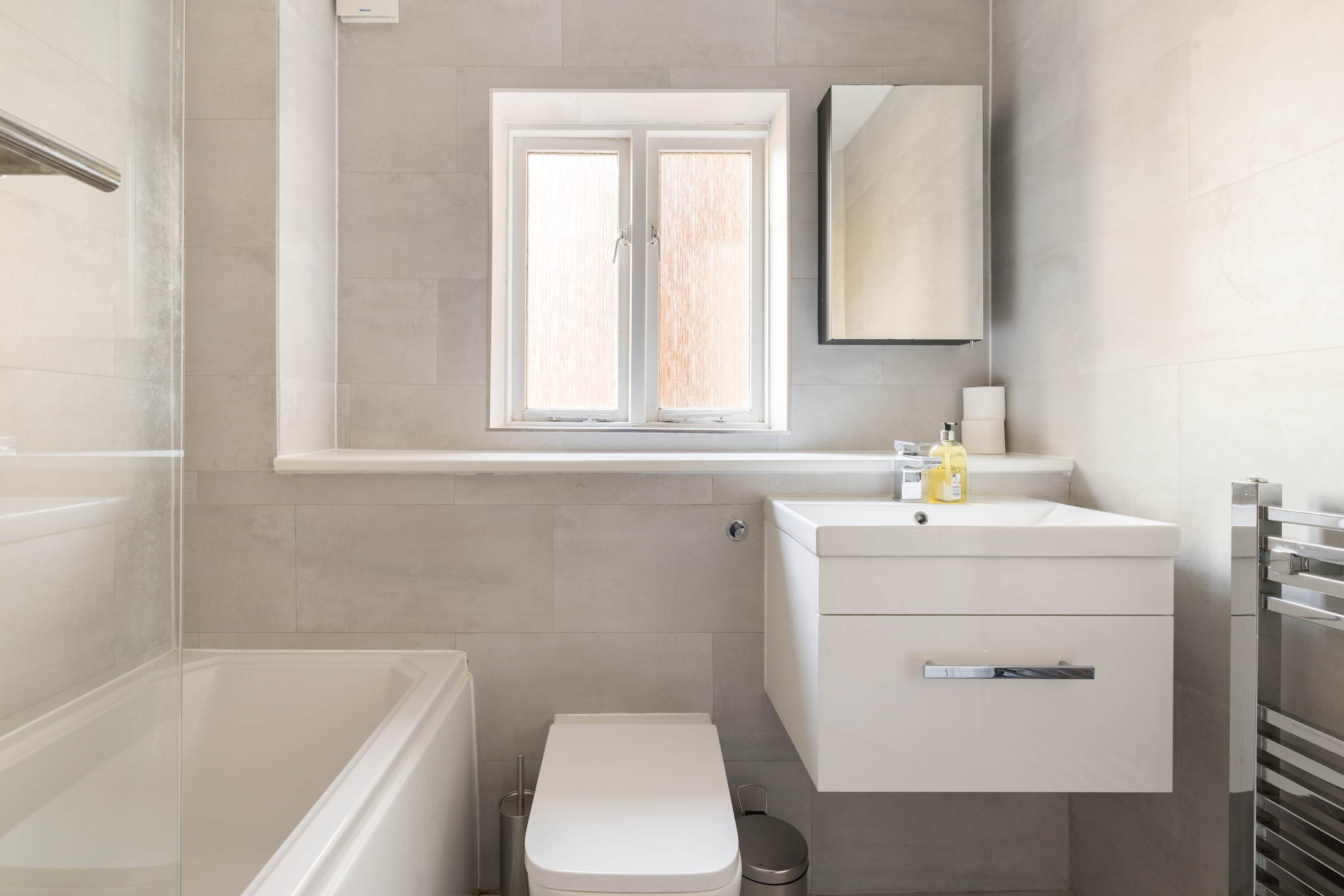 View Green Light in Brondesbury Park in Flat 5, Coverdale Road 28 NW2 4BY Green Light in Brondesbury Park in Flat 5, Coverdale Road 28 NW2 4BY - Property image 15 - VivreStays