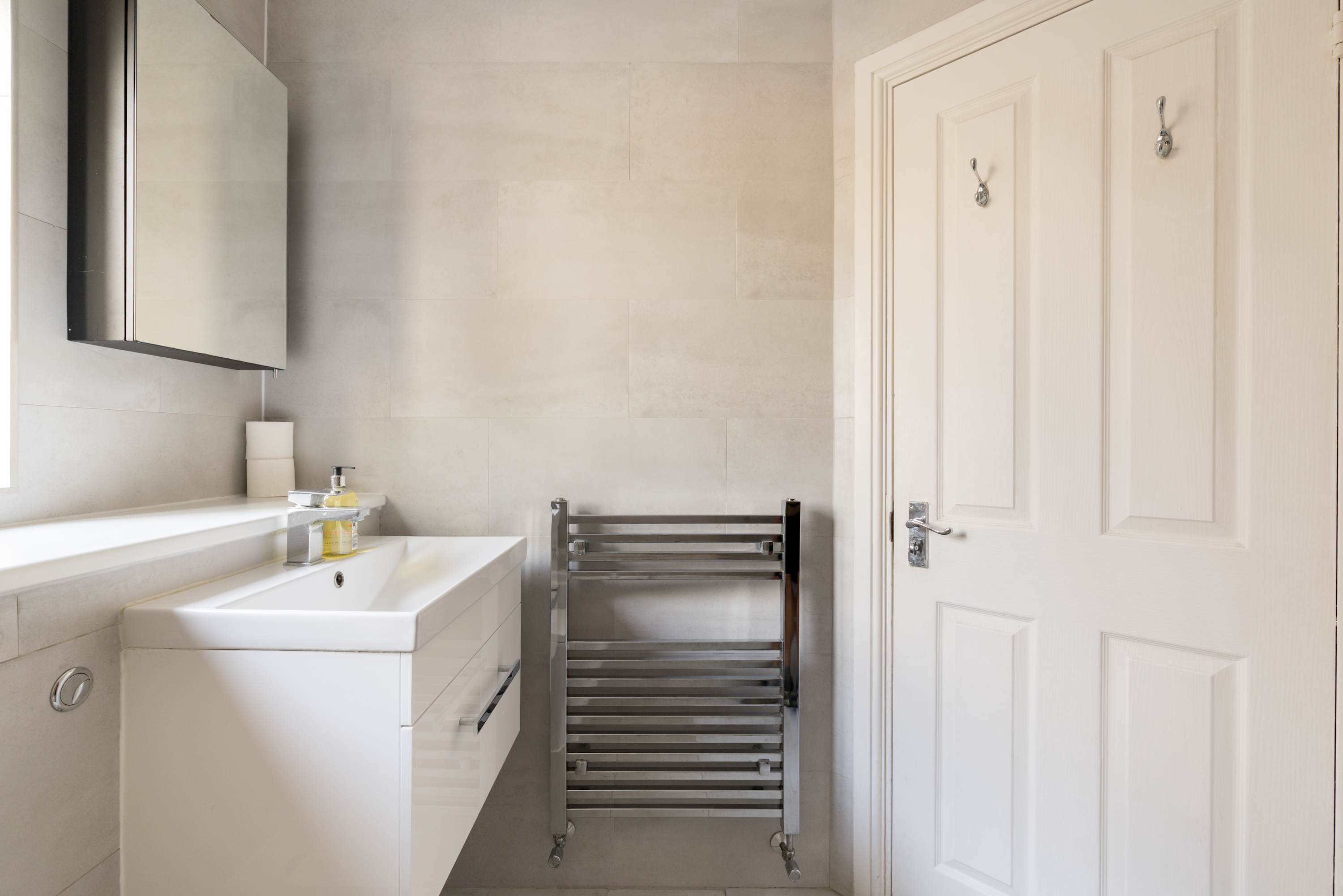 View Green Light in Brondesbury Park in Flat 5, Coverdale Road 28 NW2 4BY Green Light in Brondesbury Park in Flat 5, Coverdale Road 28 NW2 4BY - Property image 16 - VivreStays