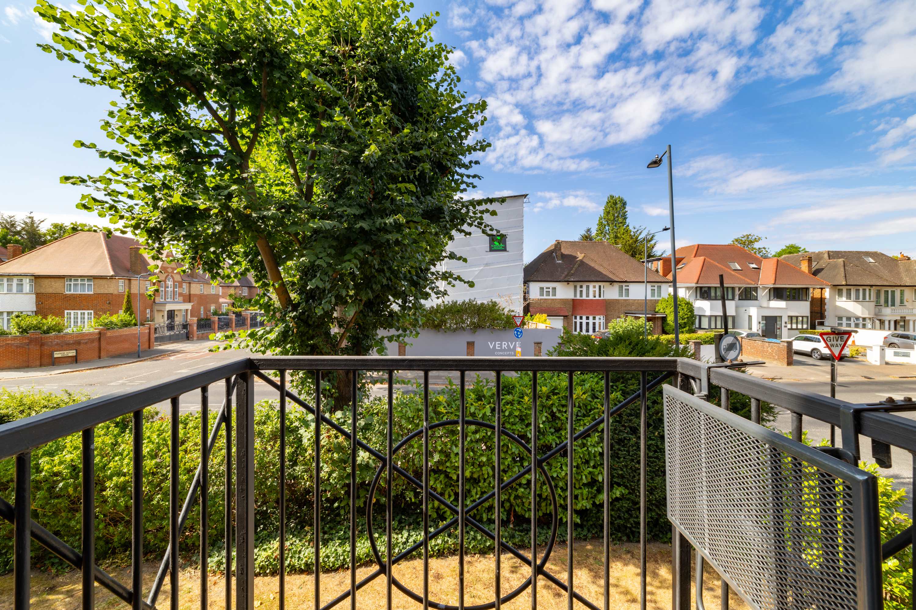 View Green Light in Brondesbury Park in Flat 5, Coverdale Road 28 NW2 4BY Green Light in Brondesbury Park in Flat 5, Coverdale Road 28 NW2 4BY - Property image 23 - VivreStays