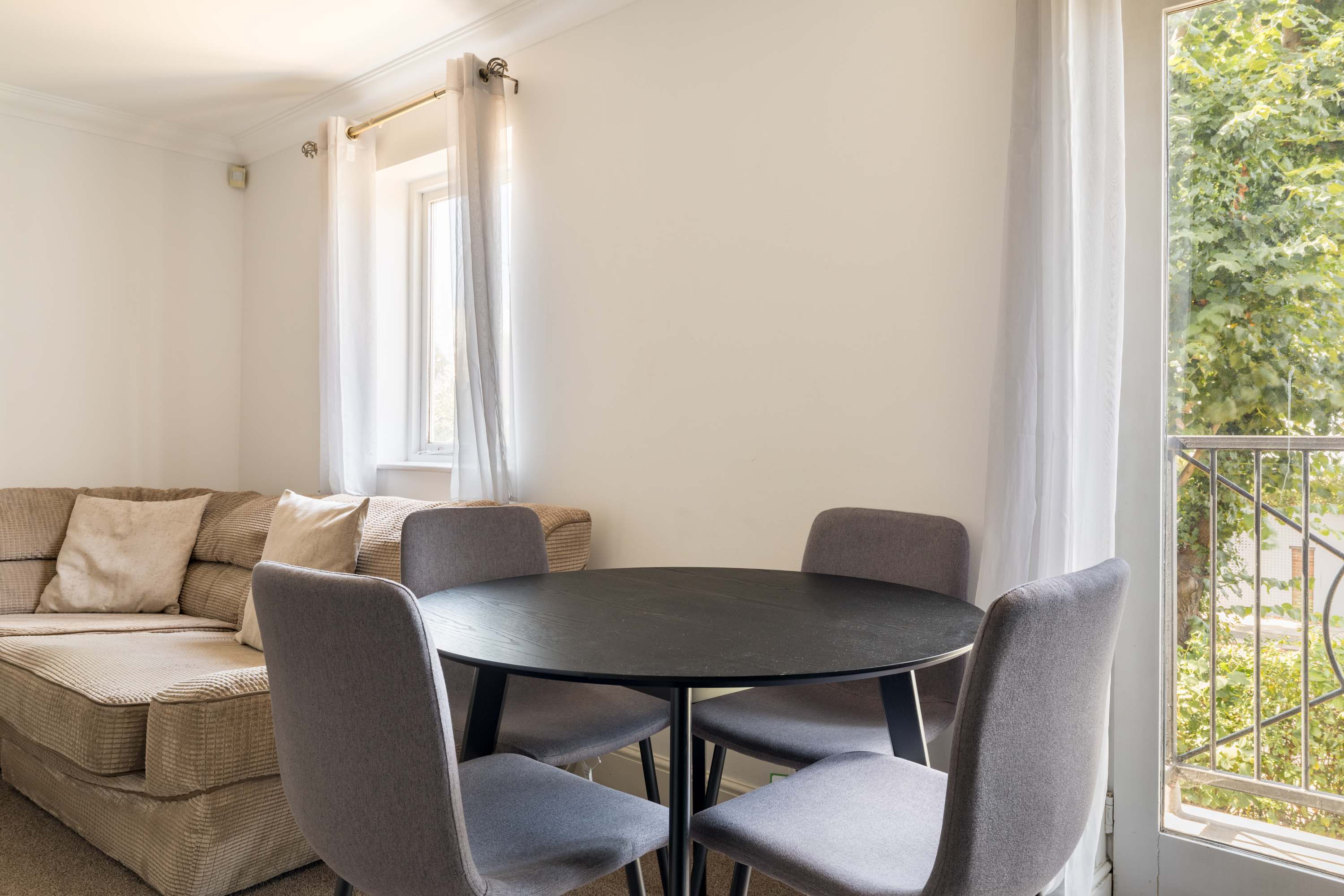 View Green Light in Brondesbury Park in Flat 5, Coverdale Road 28 NW2 4BY Green Light in Brondesbury Park in Flat 5, Coverdale Road 28 NW2 4BY - Property image 9 - VivreStays