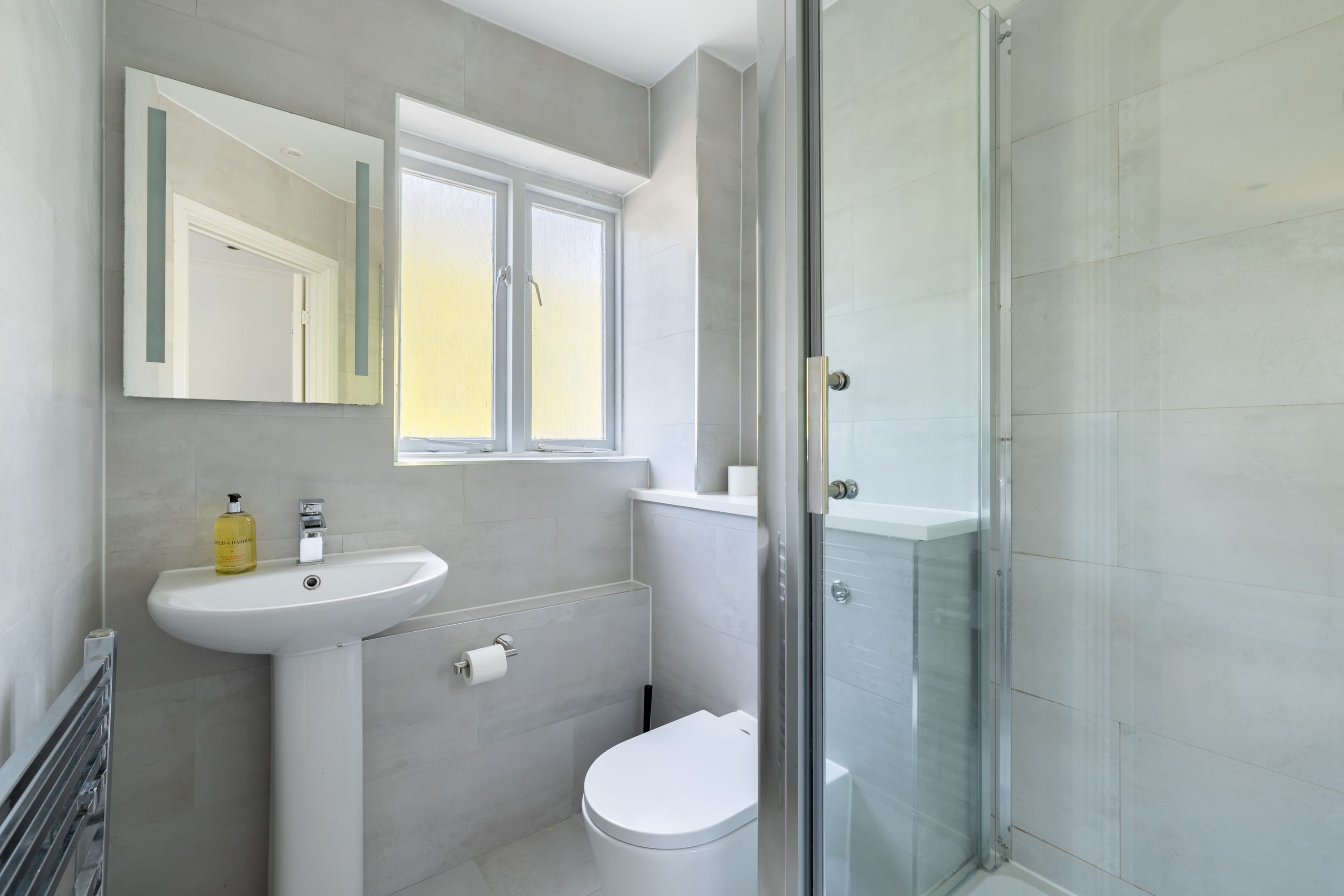 View Green Light in Brondesbury Park in Flat 5, Coverdale Road 28 NW2 4BY Green Light in Brondesbury Park in Flat 5, Coverdale Road 28 NW2 4BY - Property image 20 - VivreStays