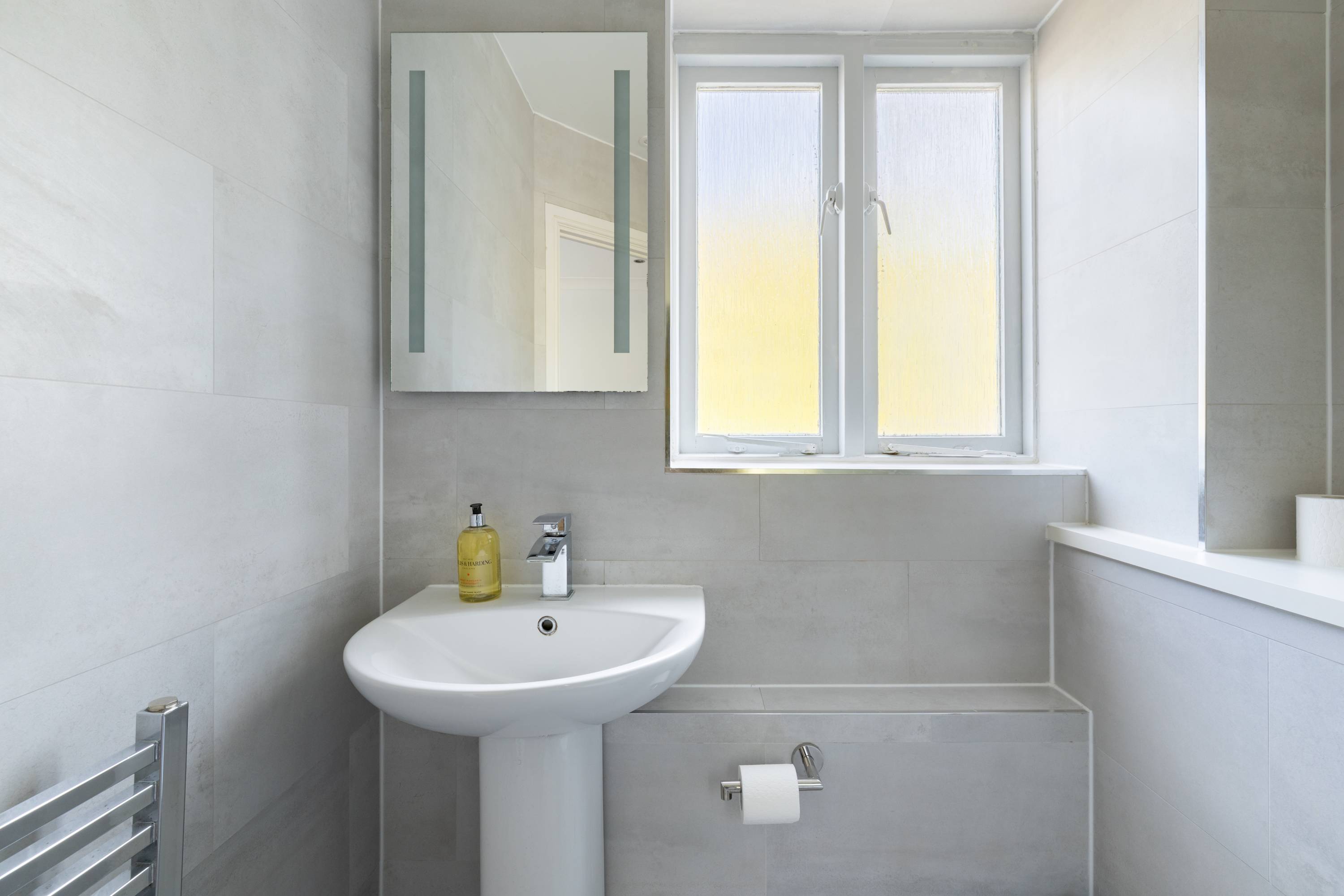 View Green Light in Brondesbury Park in Flat 5, Coverdale Road 28 NW2 4BY Green Light in Brondesbury Park in Flat 5, Coverdale Road 28 NW2 4BY - Property image 22 - VivreStays