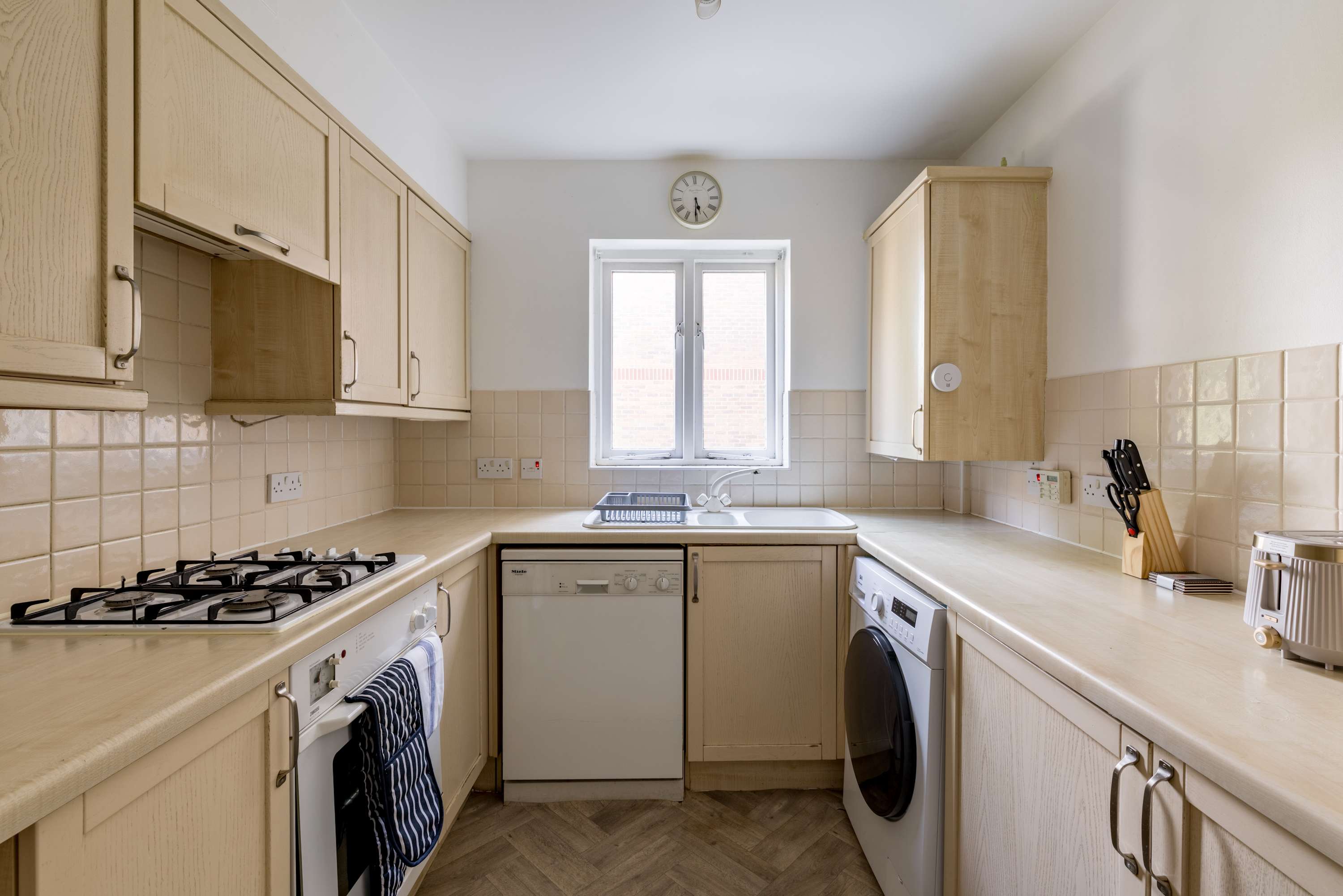 View Green Light in Brondesbury Park in Flat 5, Coverdale Road 28 NW2 4BY Green Light in Brondesbury Park in Flat 5, Coverdale Road 28 NW2 4BY - Property image 6 - VivreStays