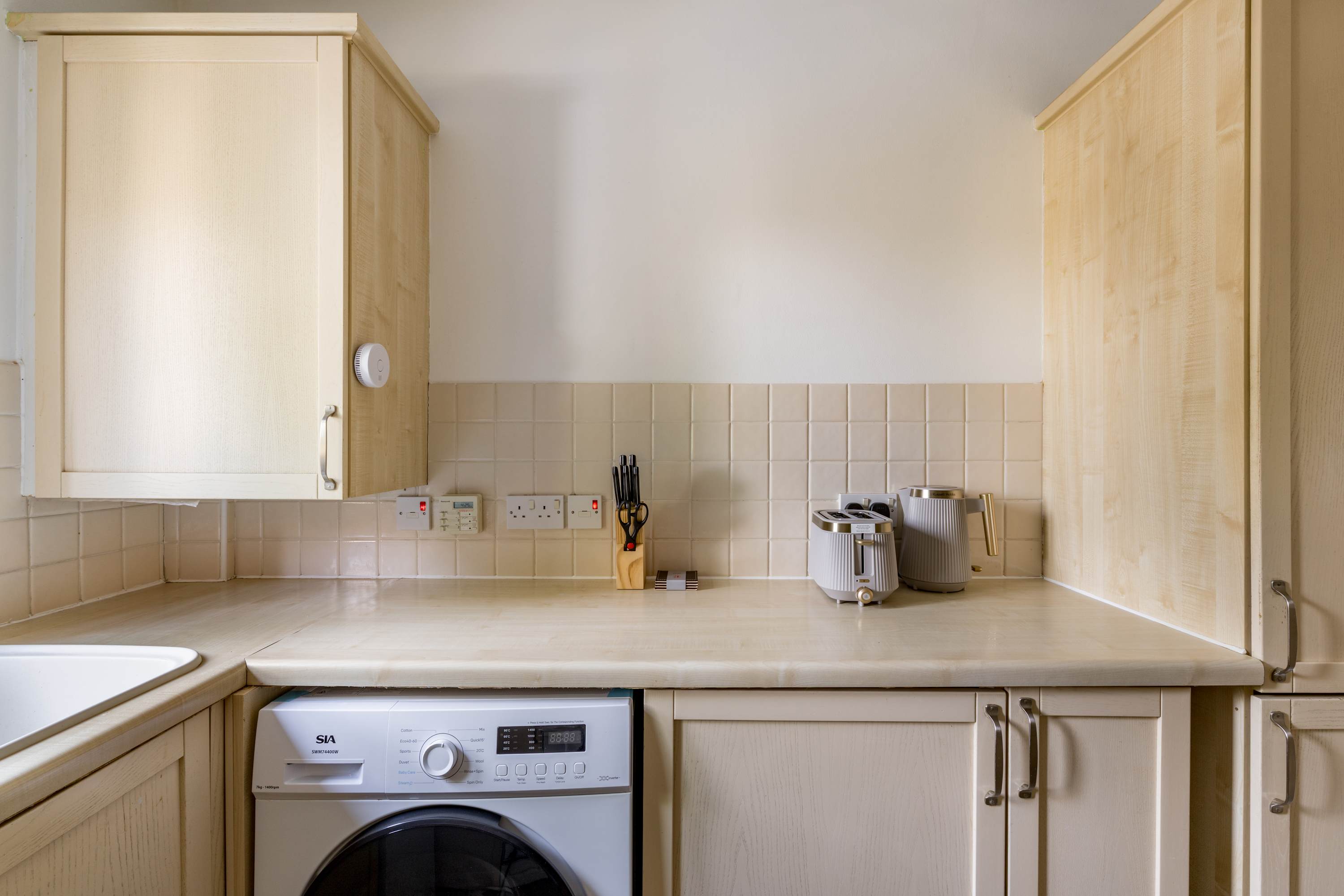 View Green Light in Brondesbury Park in Flat 5, Coverdale Road 28 NW2 4BY Green Light in Brondesbury Park in Flat 5, Coverdale Road 28 NW2 4BY - Property image 8 - VivreStays