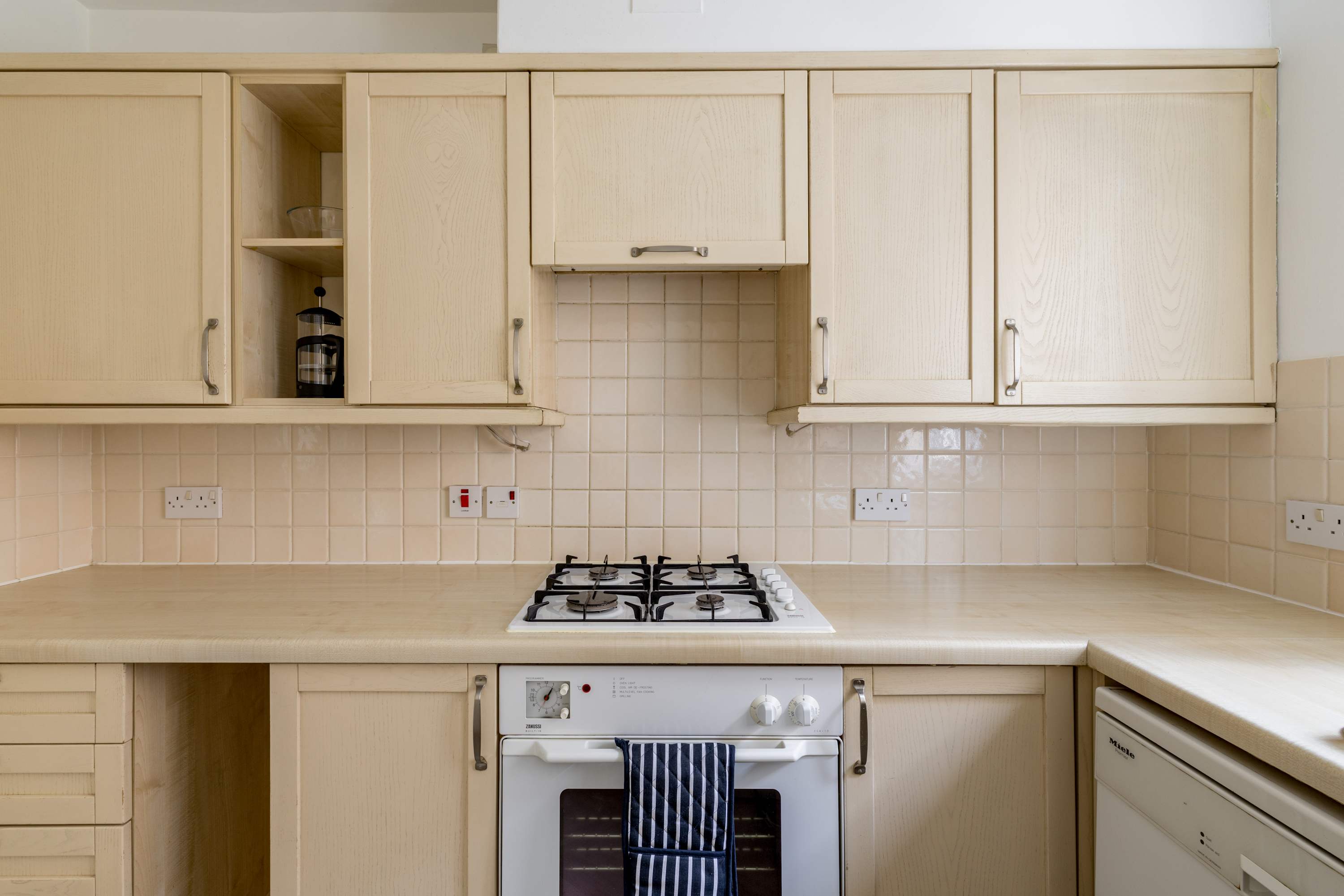 View Green Light in Brondesbury Park in Flat 5, Coverdale Road 28 NW2 4BY Green Light in Brondesbury Park in Flat 5, Coverdale Road 28 NW2 4BY - Property image 7 - VivreStays