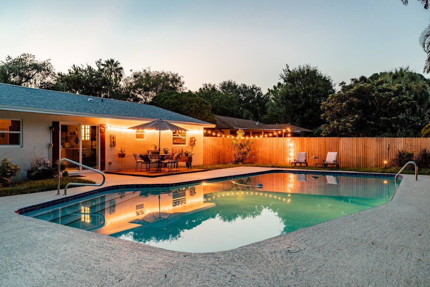 40-Ft Private Pool – Pet-Friendly, 10 Min to Beach