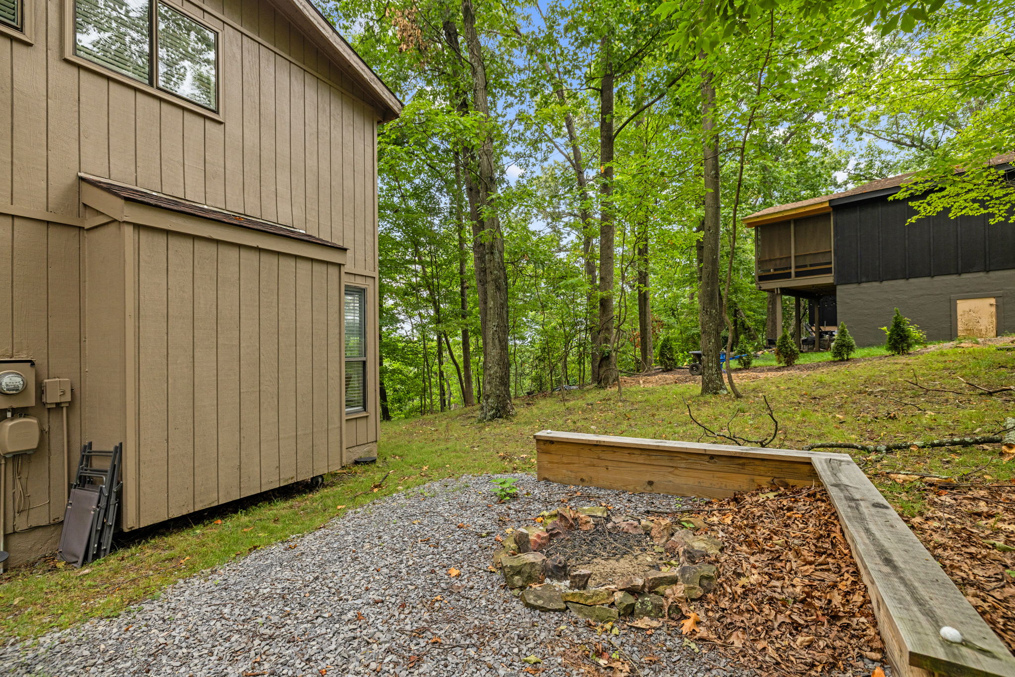 Cozy Woods Retreat w/Screened Porch & Fire Pit