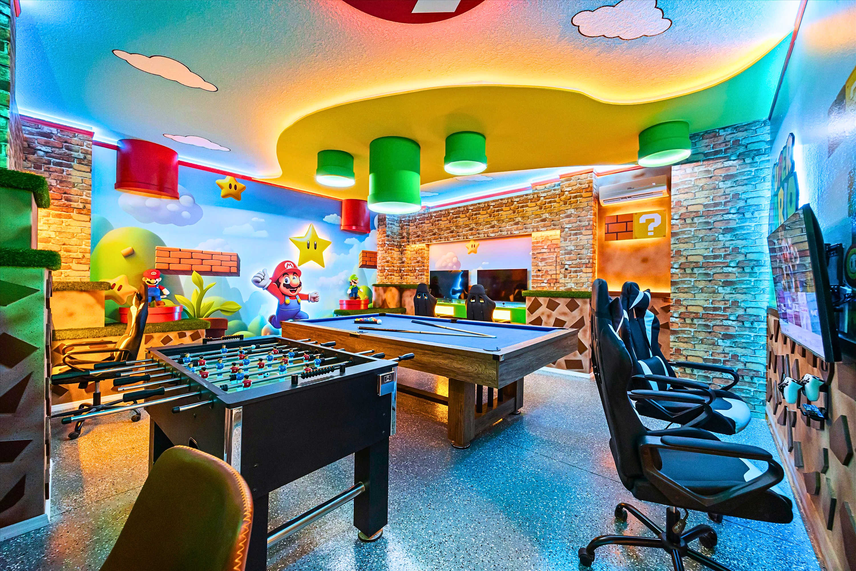 Upstay Villa w Theater Game Room Pool Hot Tub