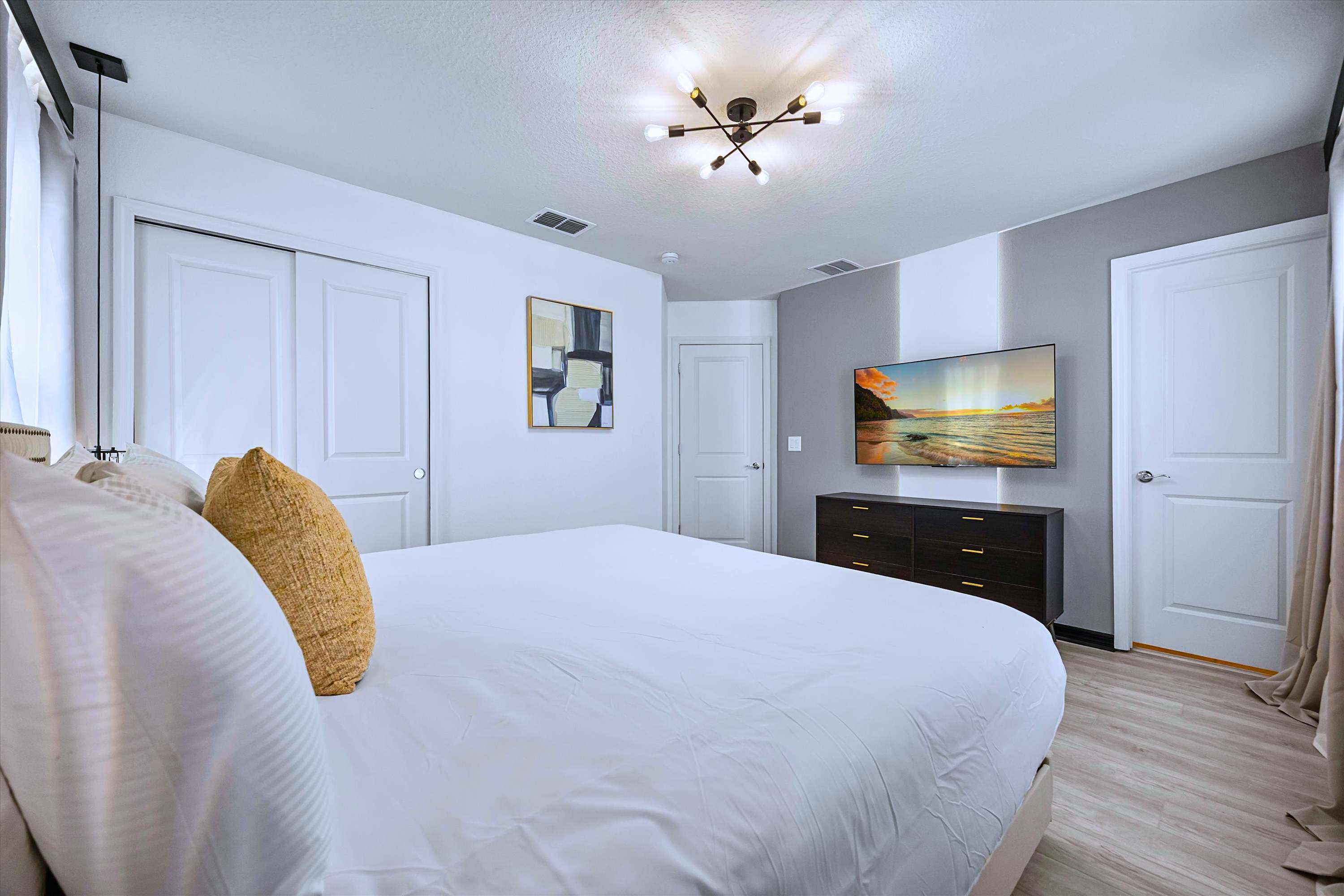 Unwind & Watch Favorite Movies in Bright Hotel-Style King Suite