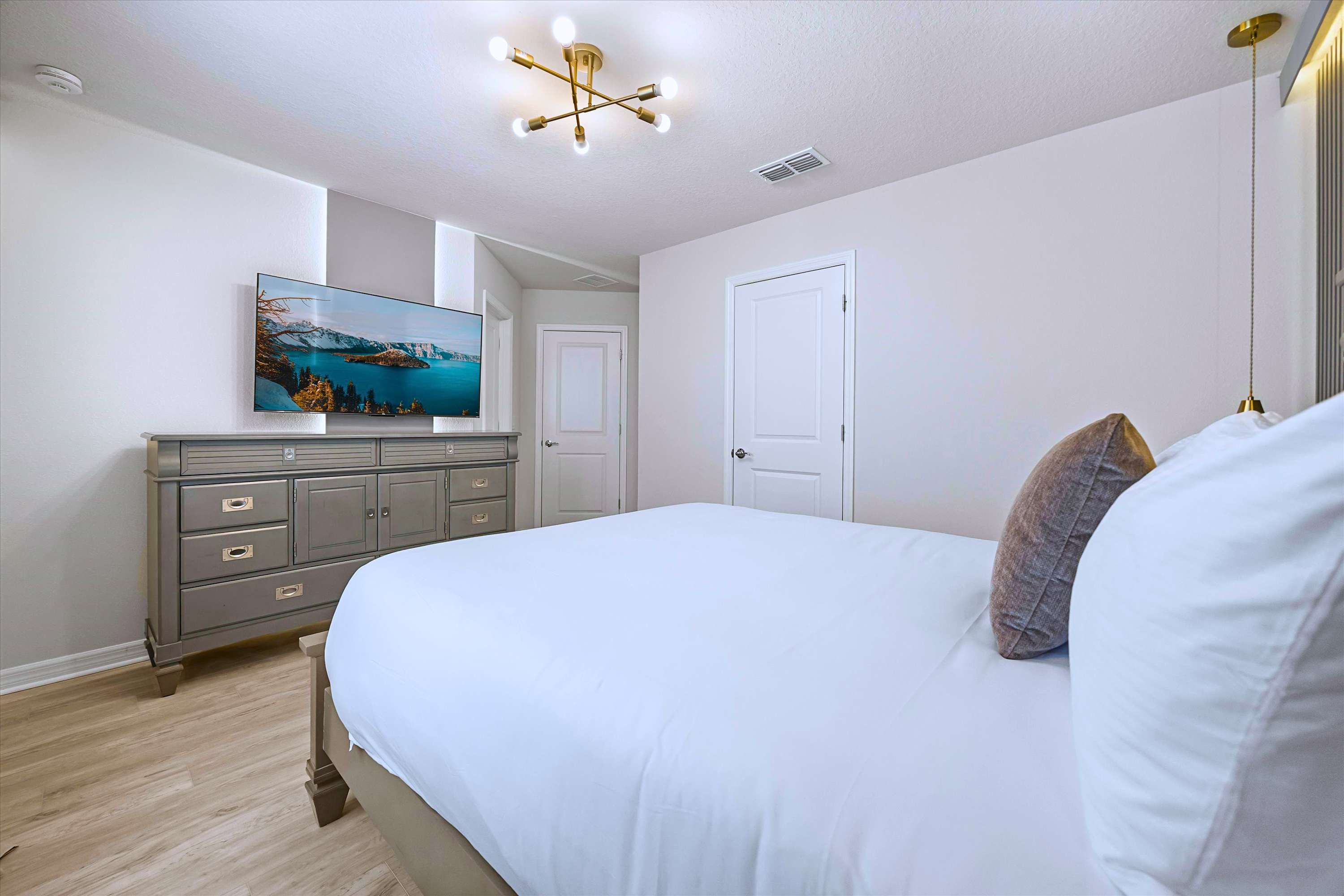 Watch Favorite Shows in Hotel-Style Queen Room with Accent Wall
