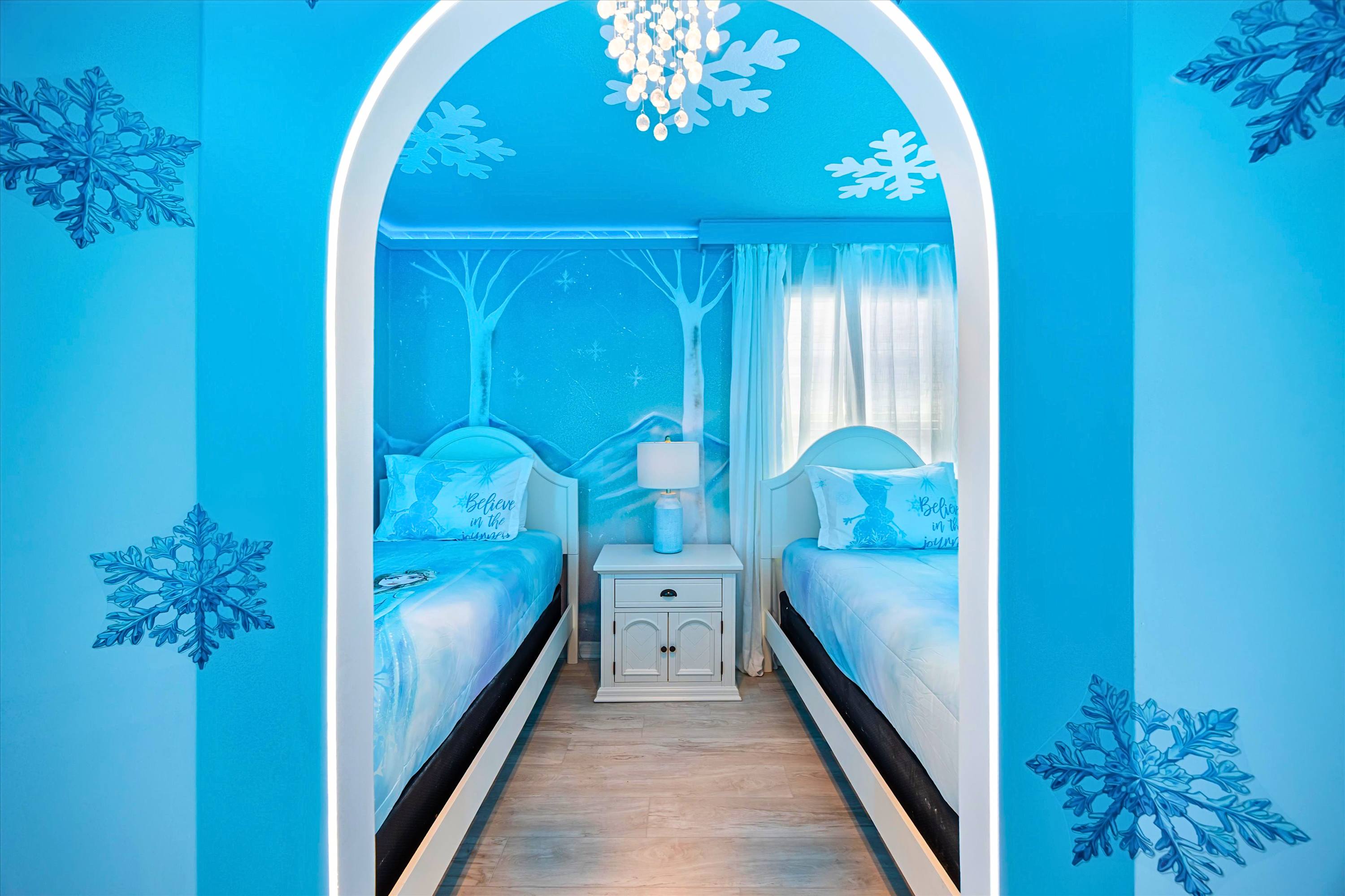 Enchanting Frozen Disney Twin Bedroom Entrance View with Lamp
