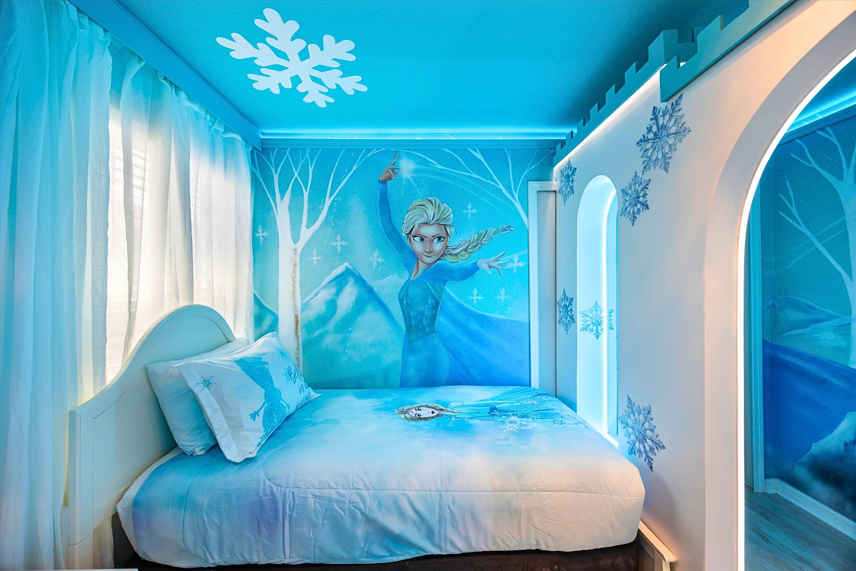Disney Frozen Themed Bedroom with Two Cozy Single Beds
