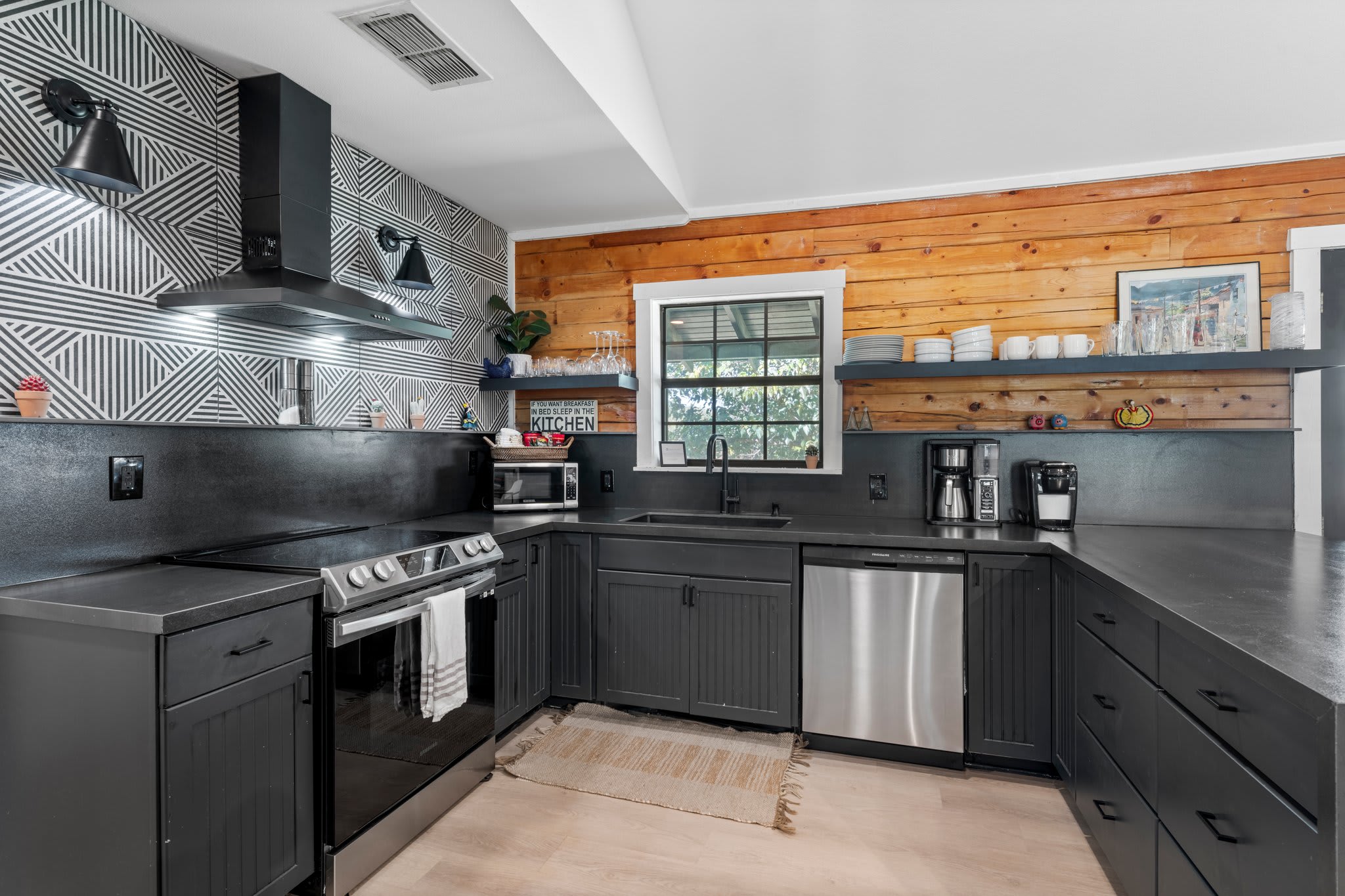 Casa Boots & Bubbly w/ Pool, Sleeps 14 | Photo 16