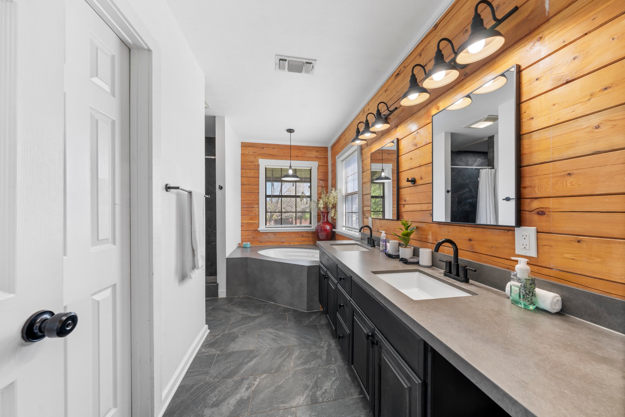 Casa Boots & Bubbly w/ Pool, Sleeps 14 | Photo 15