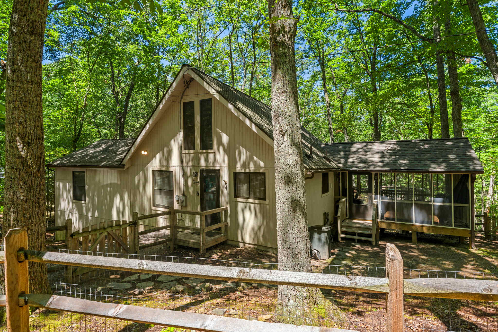 Pet-Friendly with Treehouse, Deck in The Woods Resort