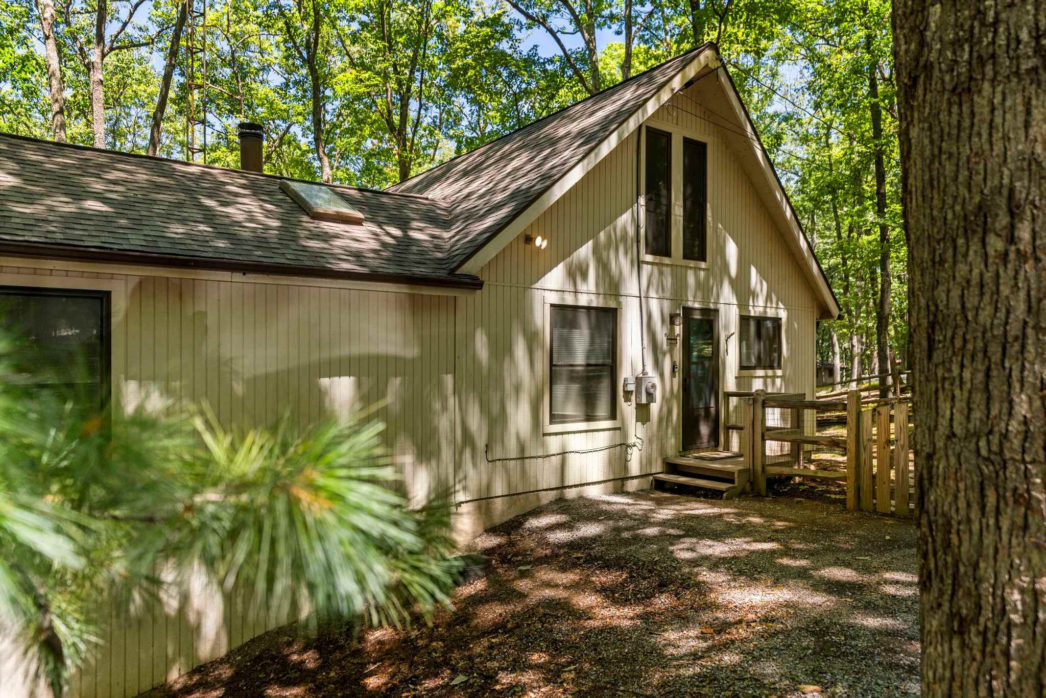 Pet-Friendly with Treehouse, Deck in The Woods Resort